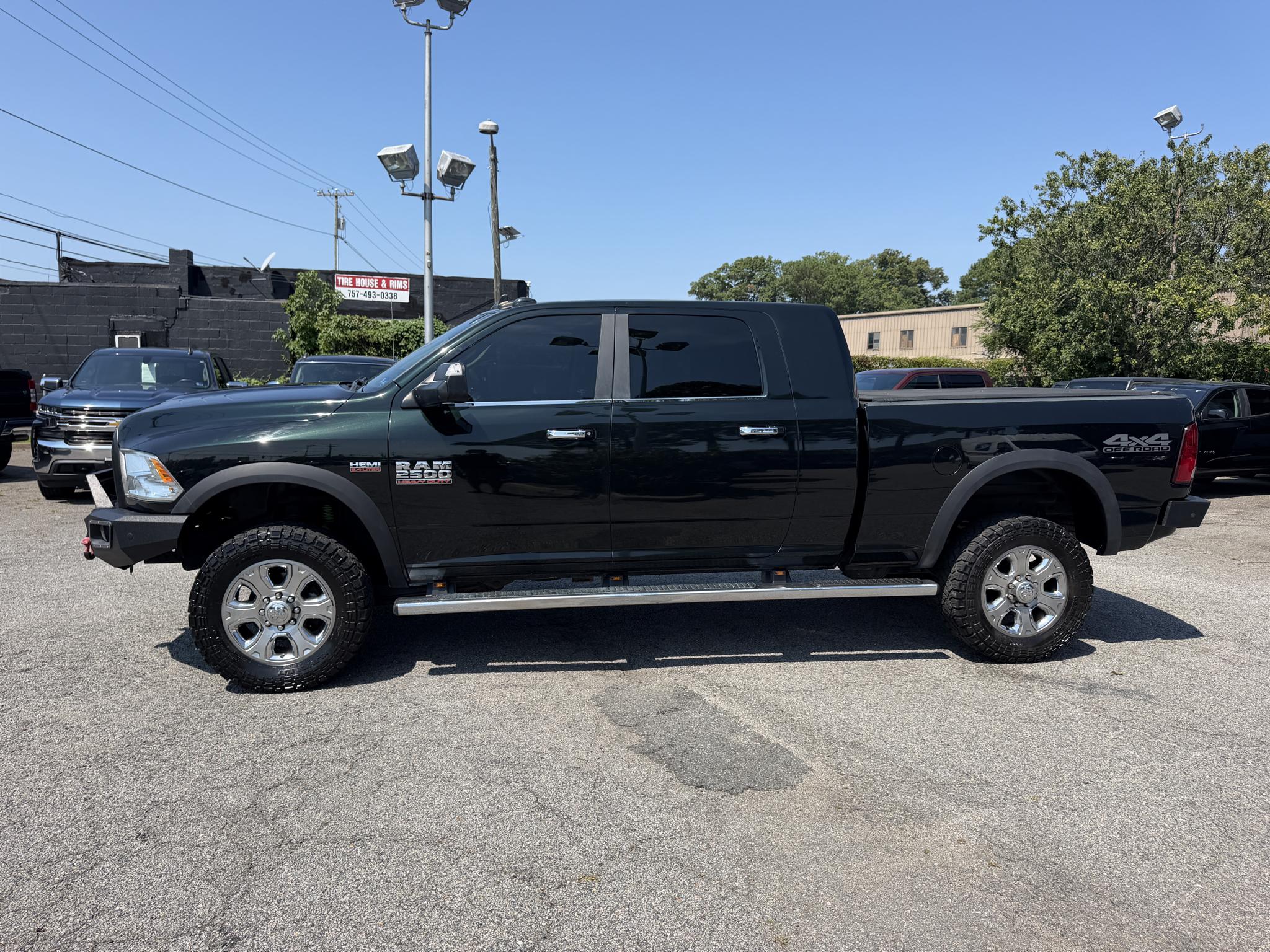 RAM 2500 SLT 4x4 Mega Cab 6'4" Box 2017