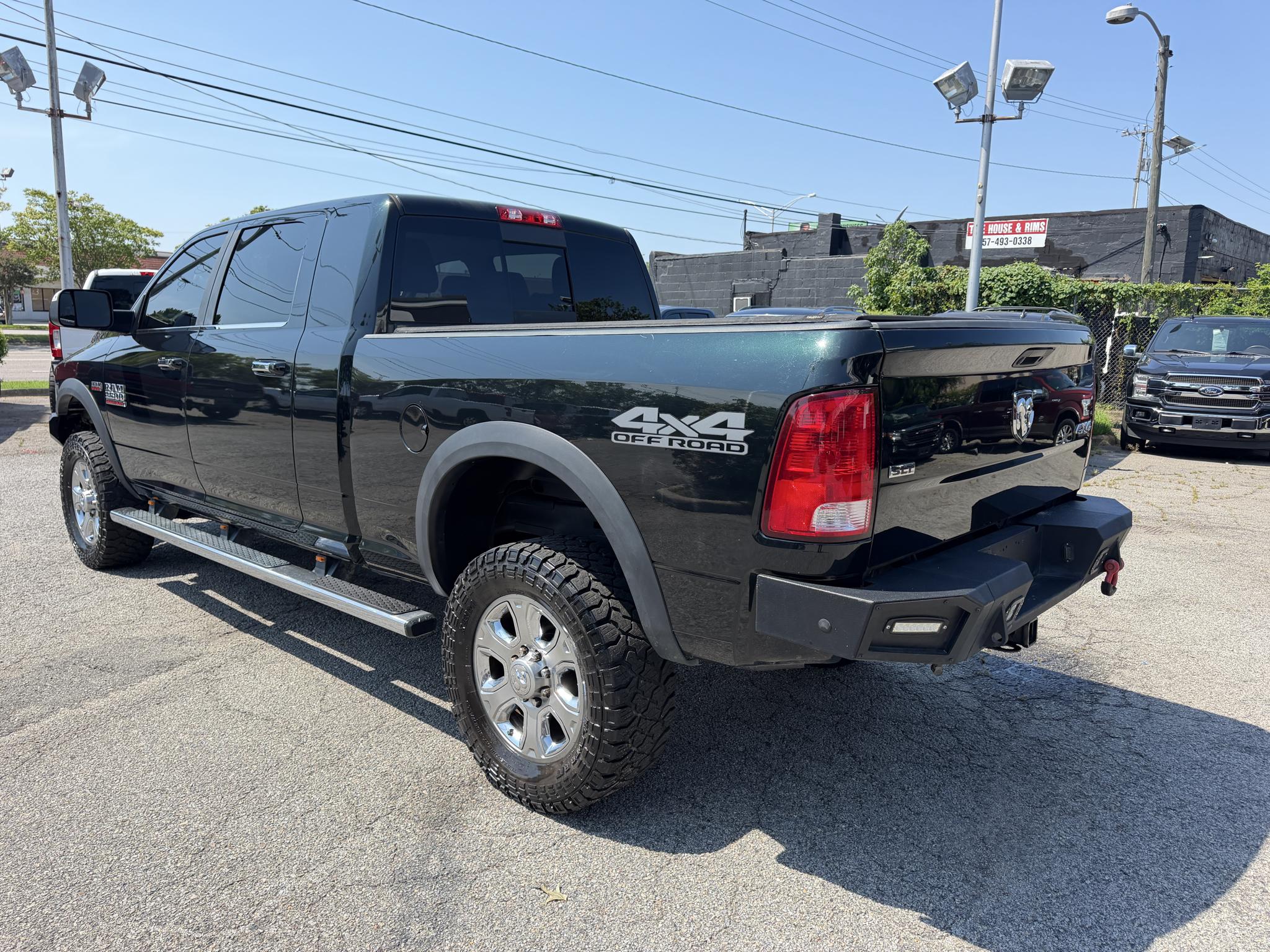 RAM 2500 SLT 4x4 Mega Cab 6'4" Box 2017