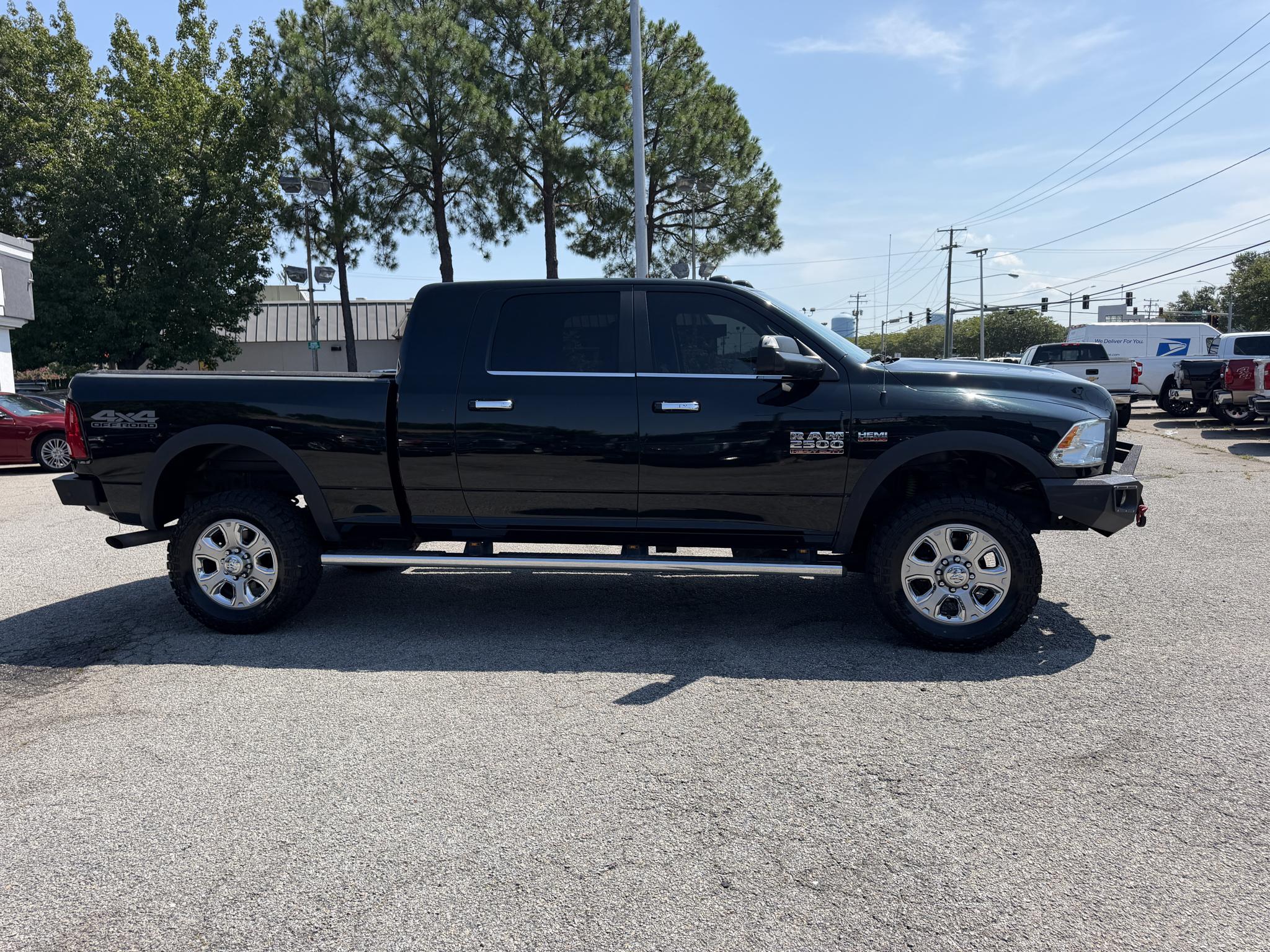 RAM 2500 SLT 4x4 Mega Cab 6'4" Box 2017