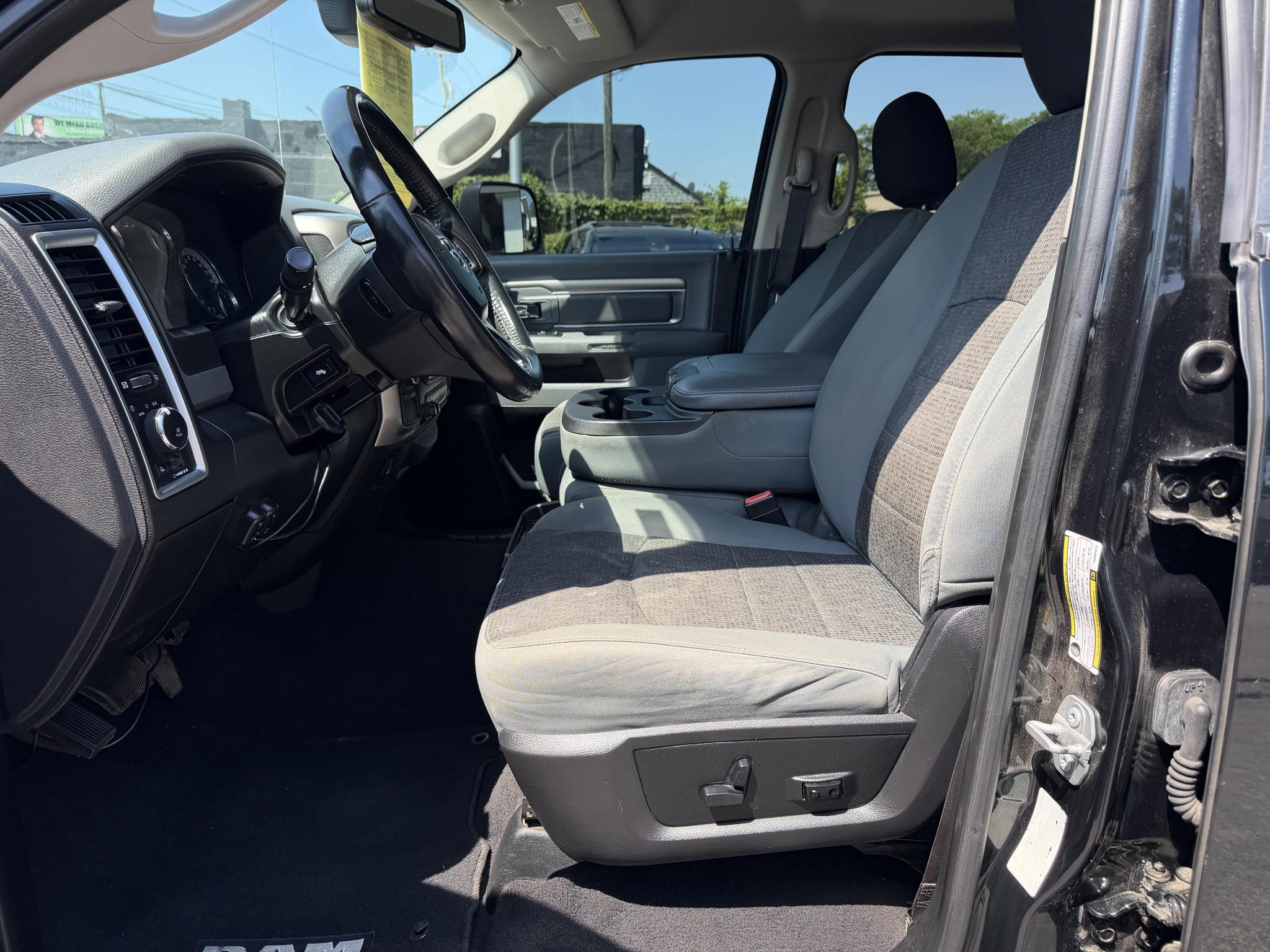 RAM 2500 SLT 4x4 Mega Cab 6'4" Box 2017