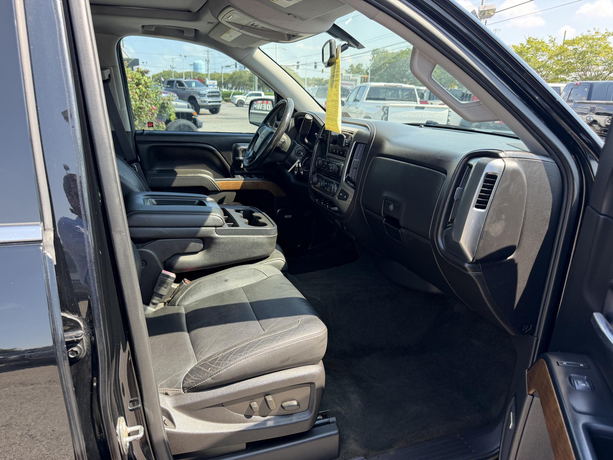 Chevrolet Silverado 1500 4WD Crew Cab 143.5" LTZ w/1LZ 2015