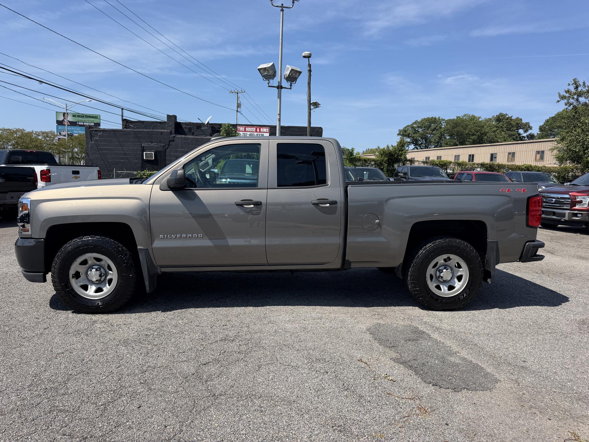 Chevrolet Silverado 1500 4WD Double Cab 143.5" Work Truck 2017
