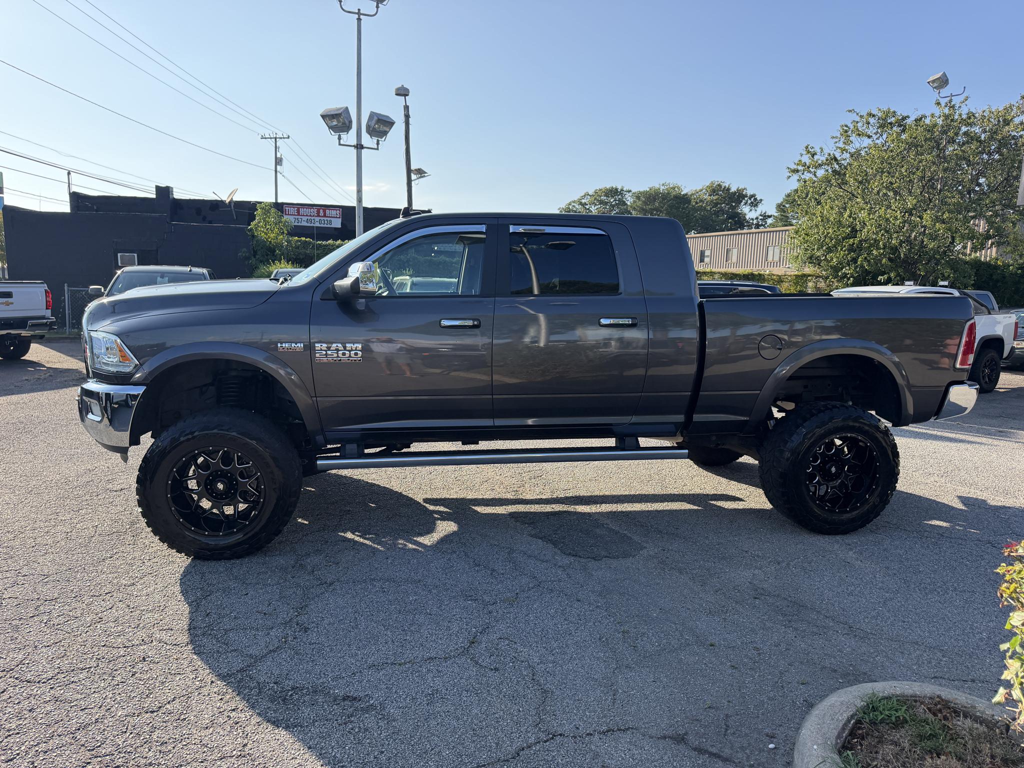 RAM 2500 Laramie 4x4 Mega Cab 6'4" Box 2018