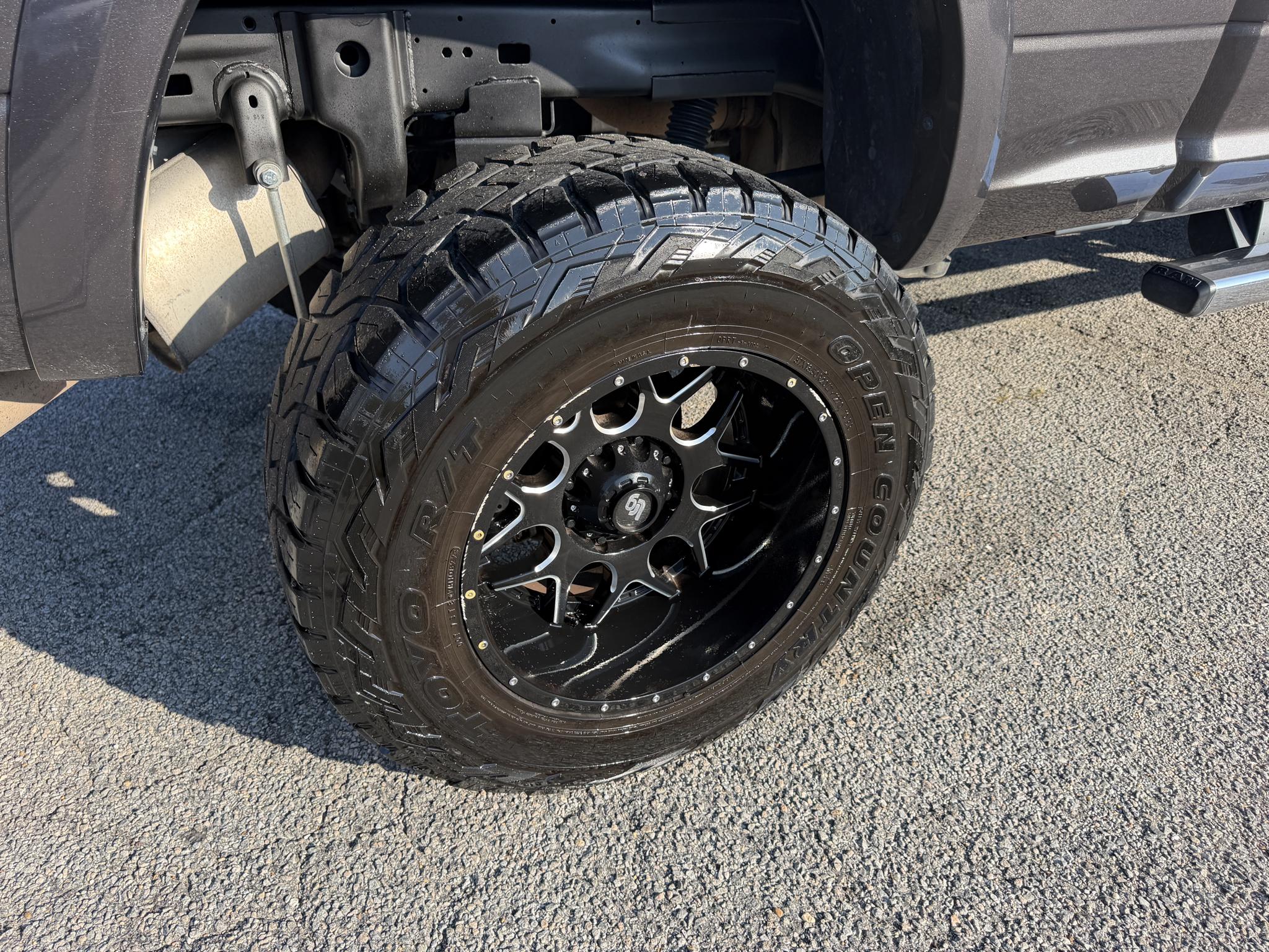 RAM 2500 Laramie 4x4 Mega Cab 6'4" Box 2018