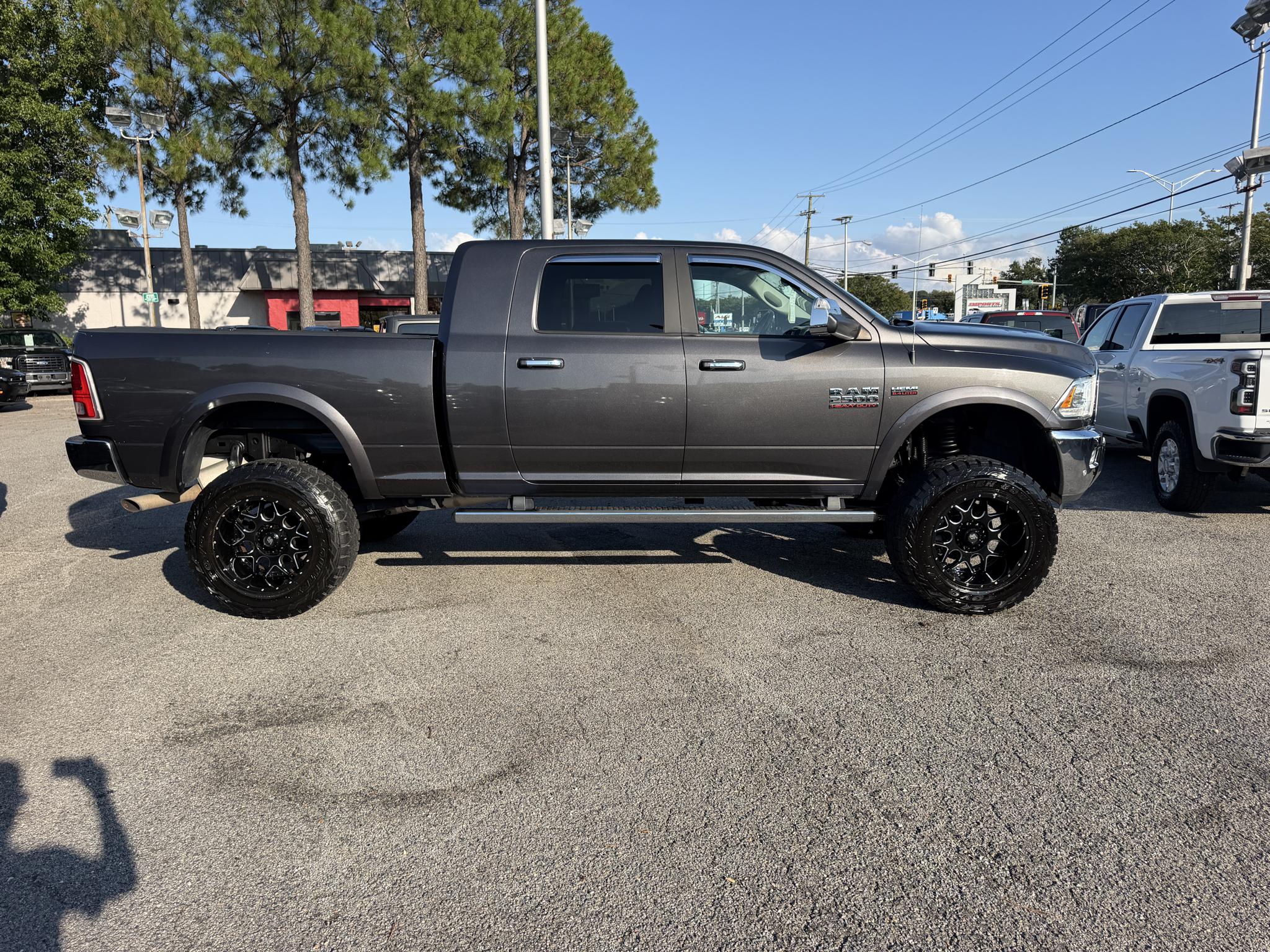 RAM 2500 Laramie 4x4 Mega Cab 6'4" Box 2018