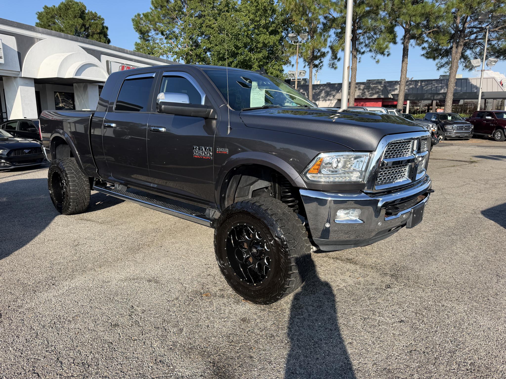 RAM 2500 Laramie 4x4 Mega Cab 6'4" Box 2018