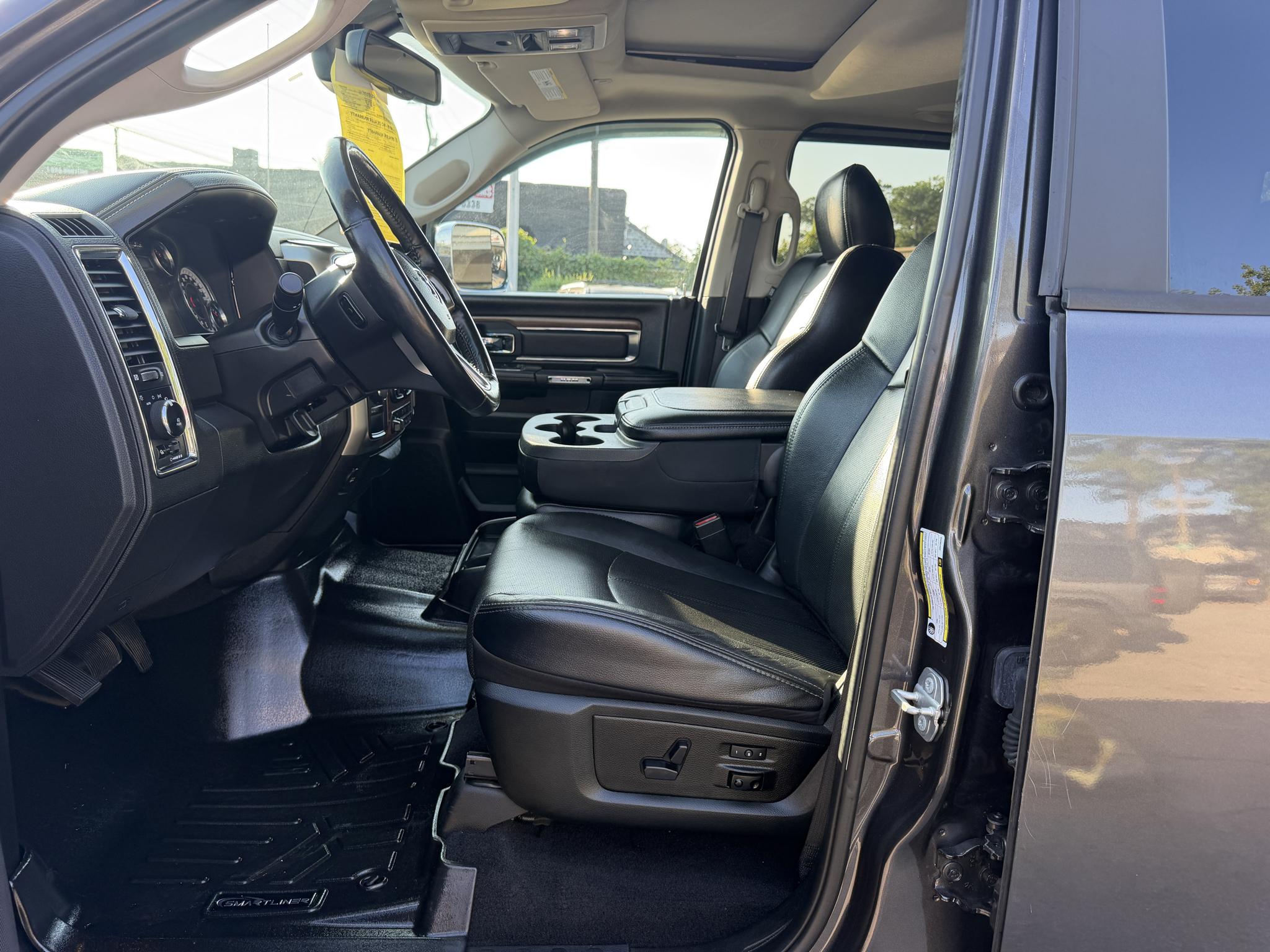 RAM 2500 Laramie 4x4 Mega Cab 6'4" Box 2018
