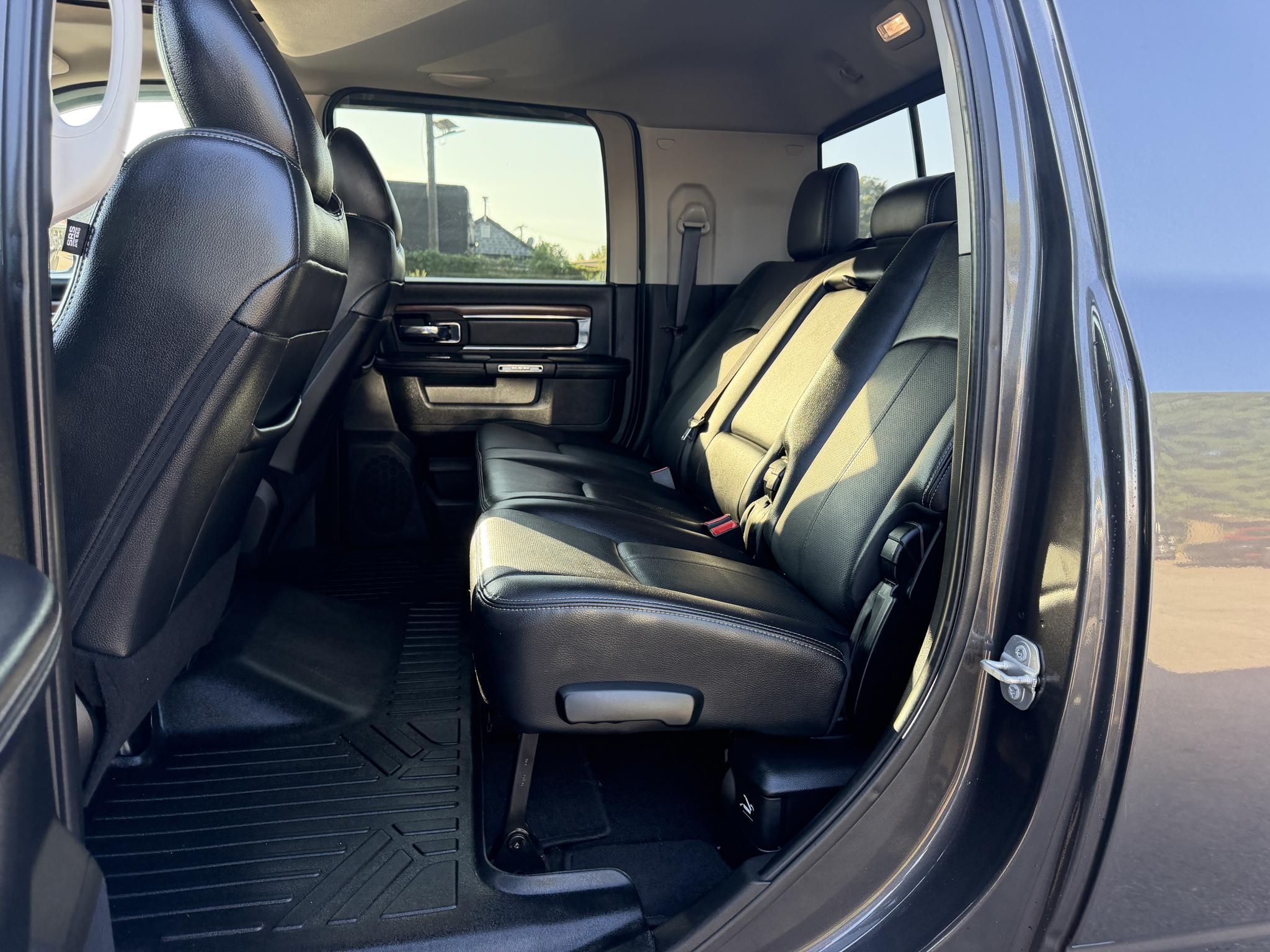 RAM 2500 Laramie 4x4 Mega Cab 6'4" Box 2018