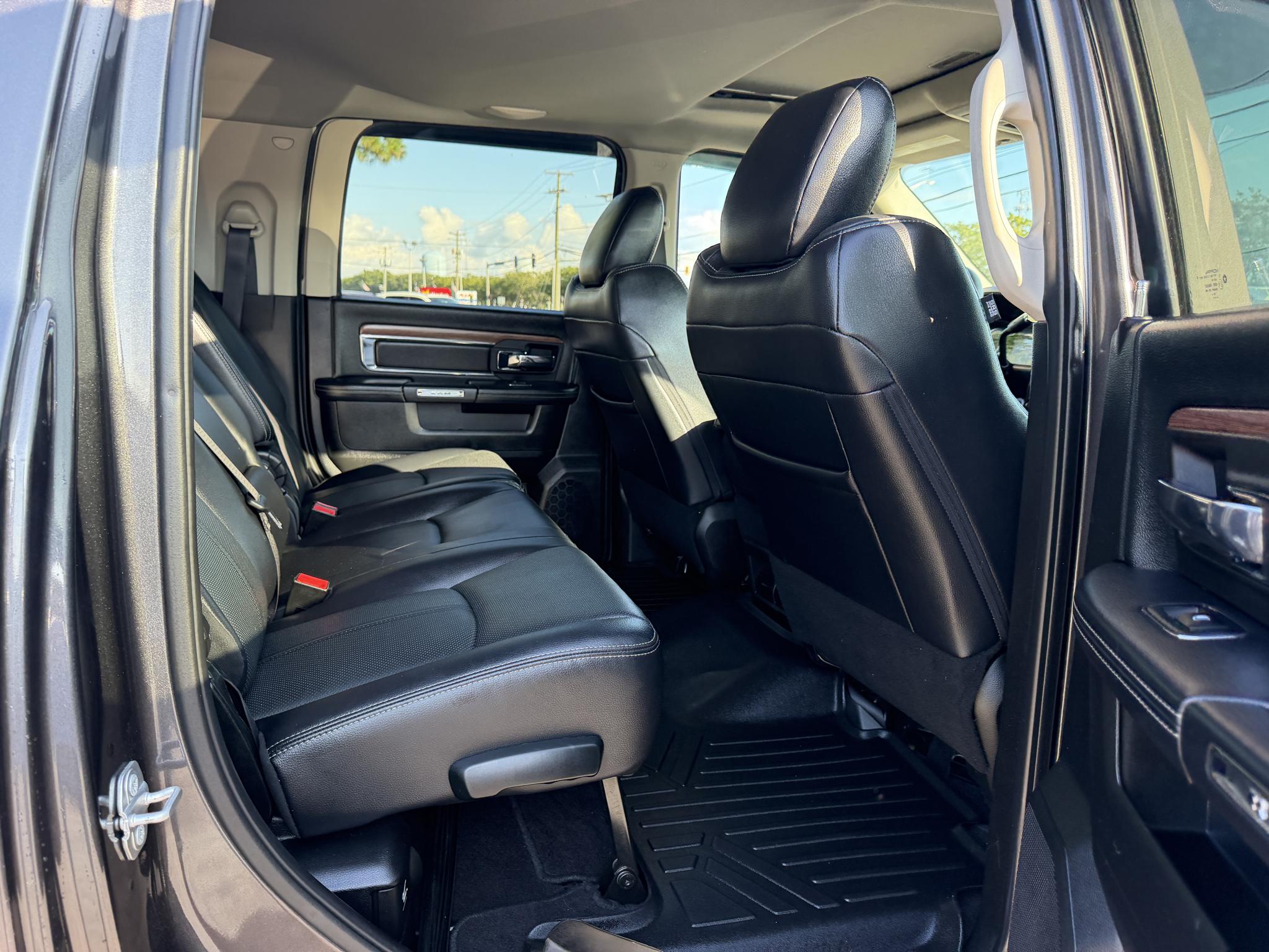 RAM 2500 Laramie 4x4 Mega Cab 6'4" Box 2018