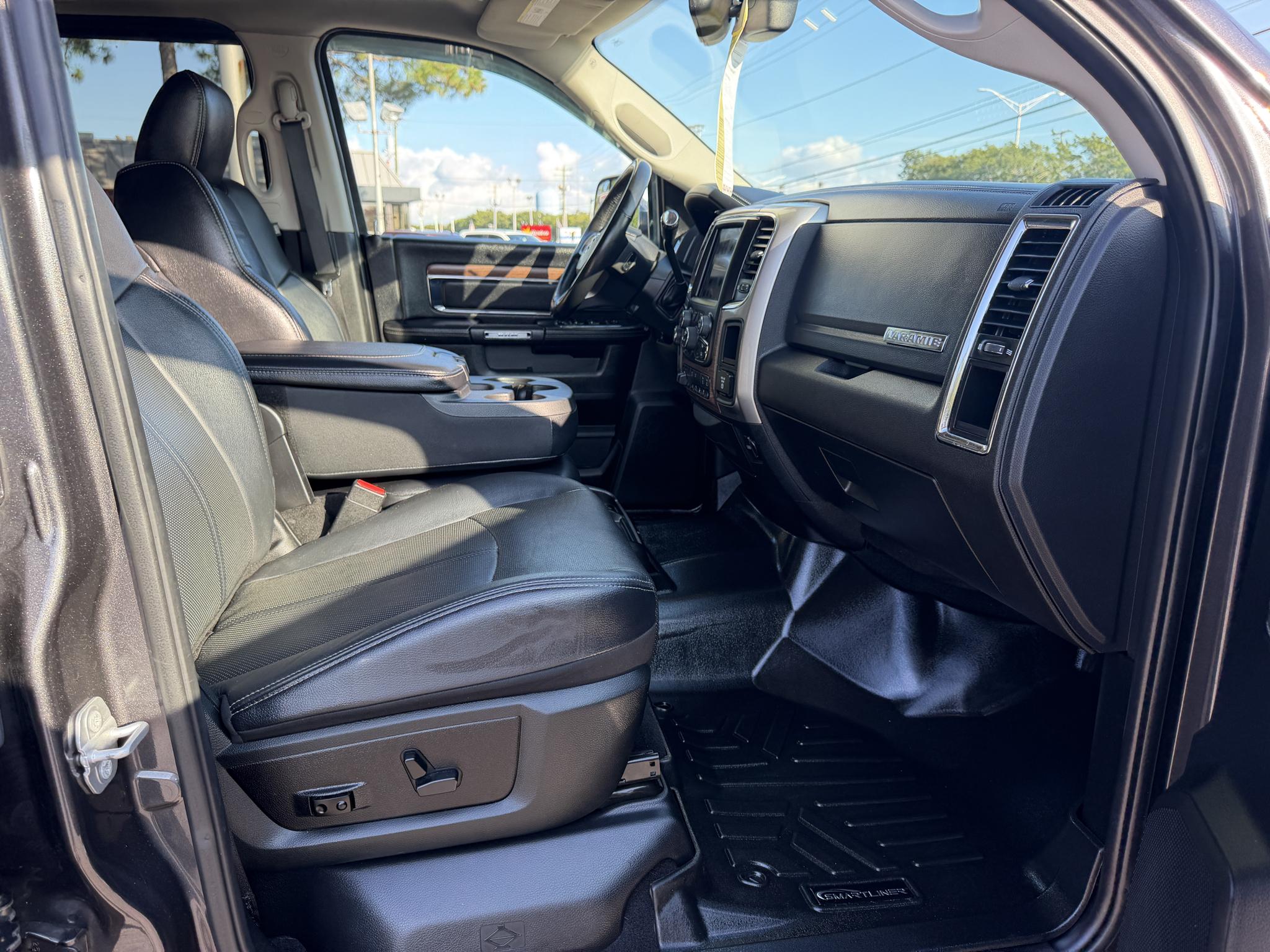 RAM 2500 Laramie 4x4 Mega Cab 6'4" Box 2018