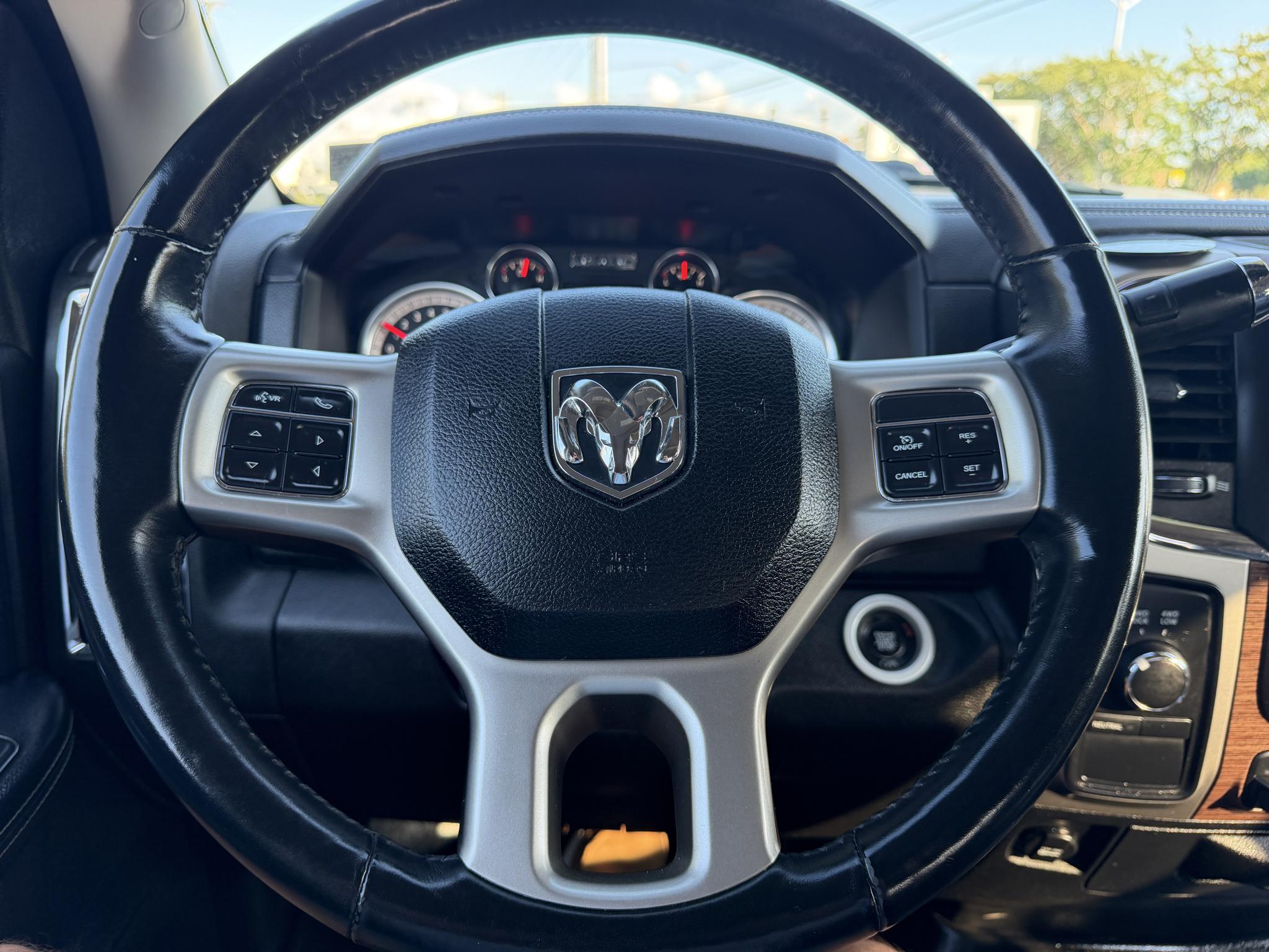 RAM 2500 Laramie 4x4 Mega Cab 6'4" Box 2018