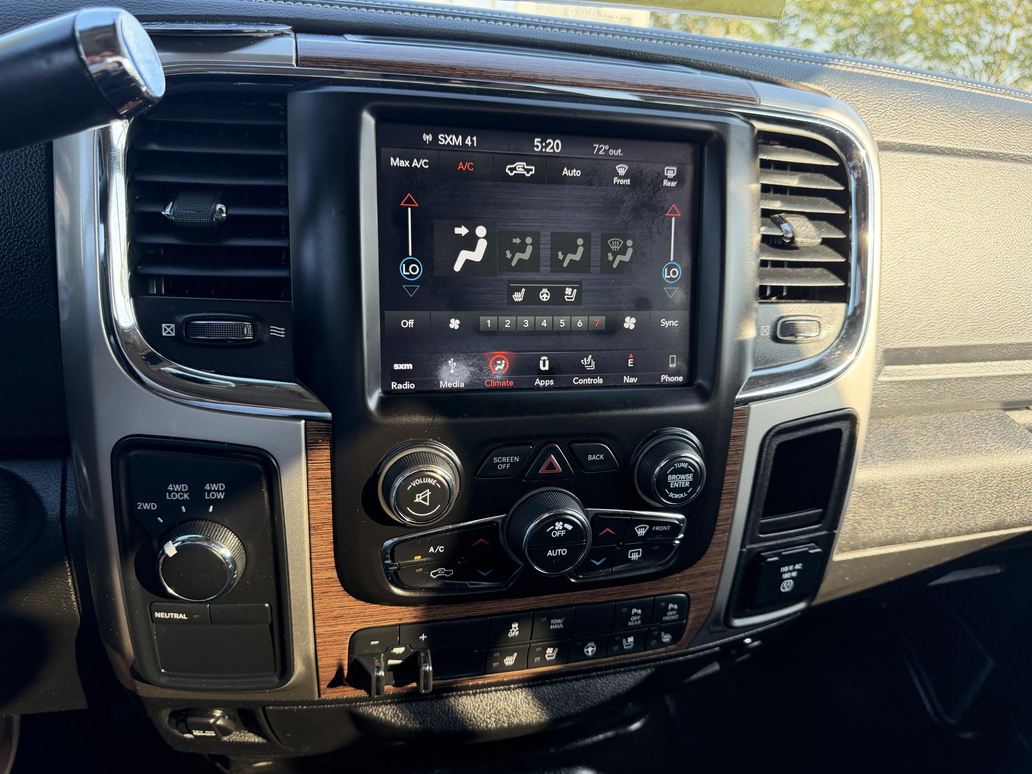 RAM 2500 Laramie 4x4 Mega Cab 6'4" Box 2018