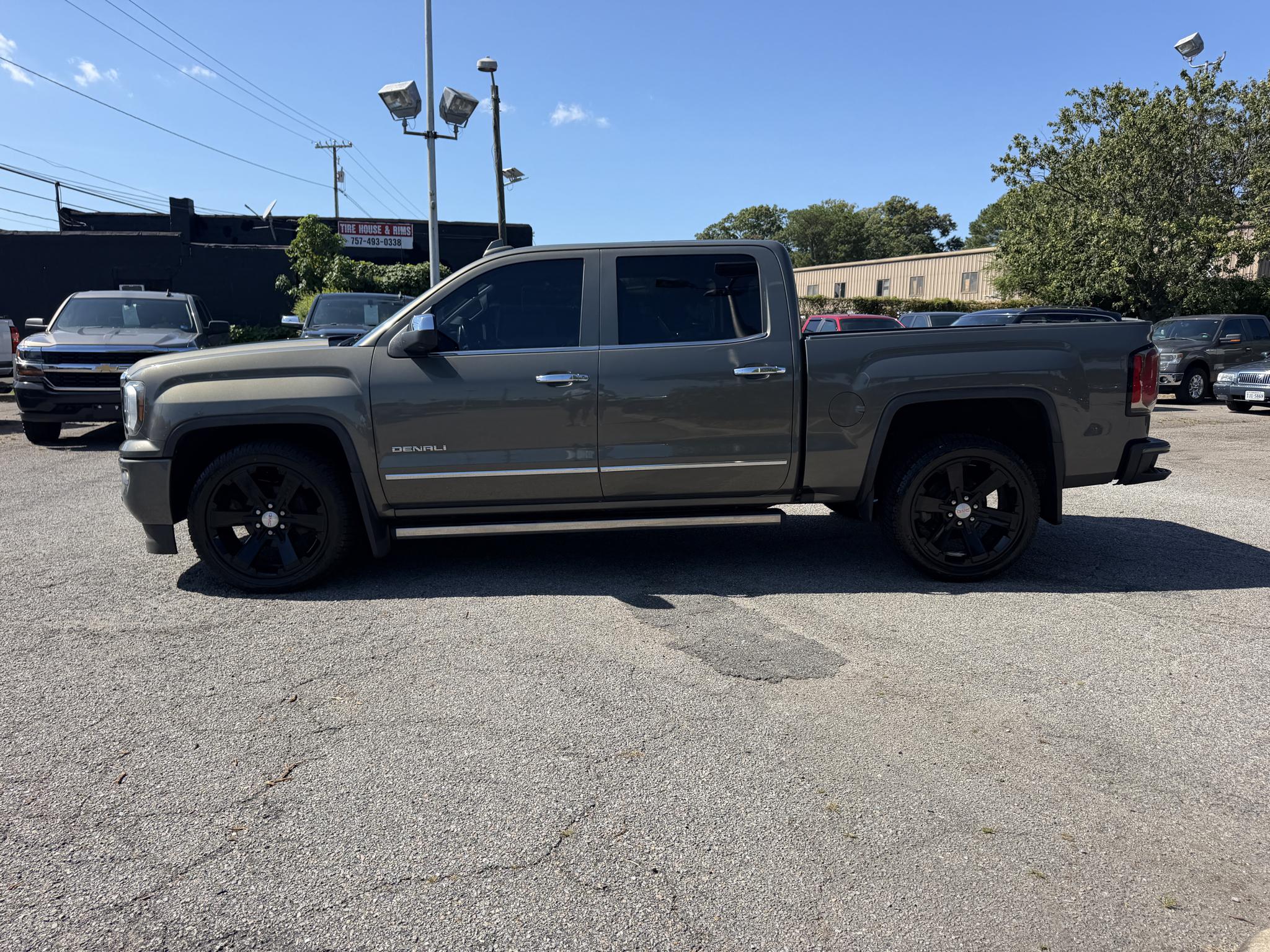 GMC Sierra 1500 4WD Crew Cab 143.5" Denali 2017