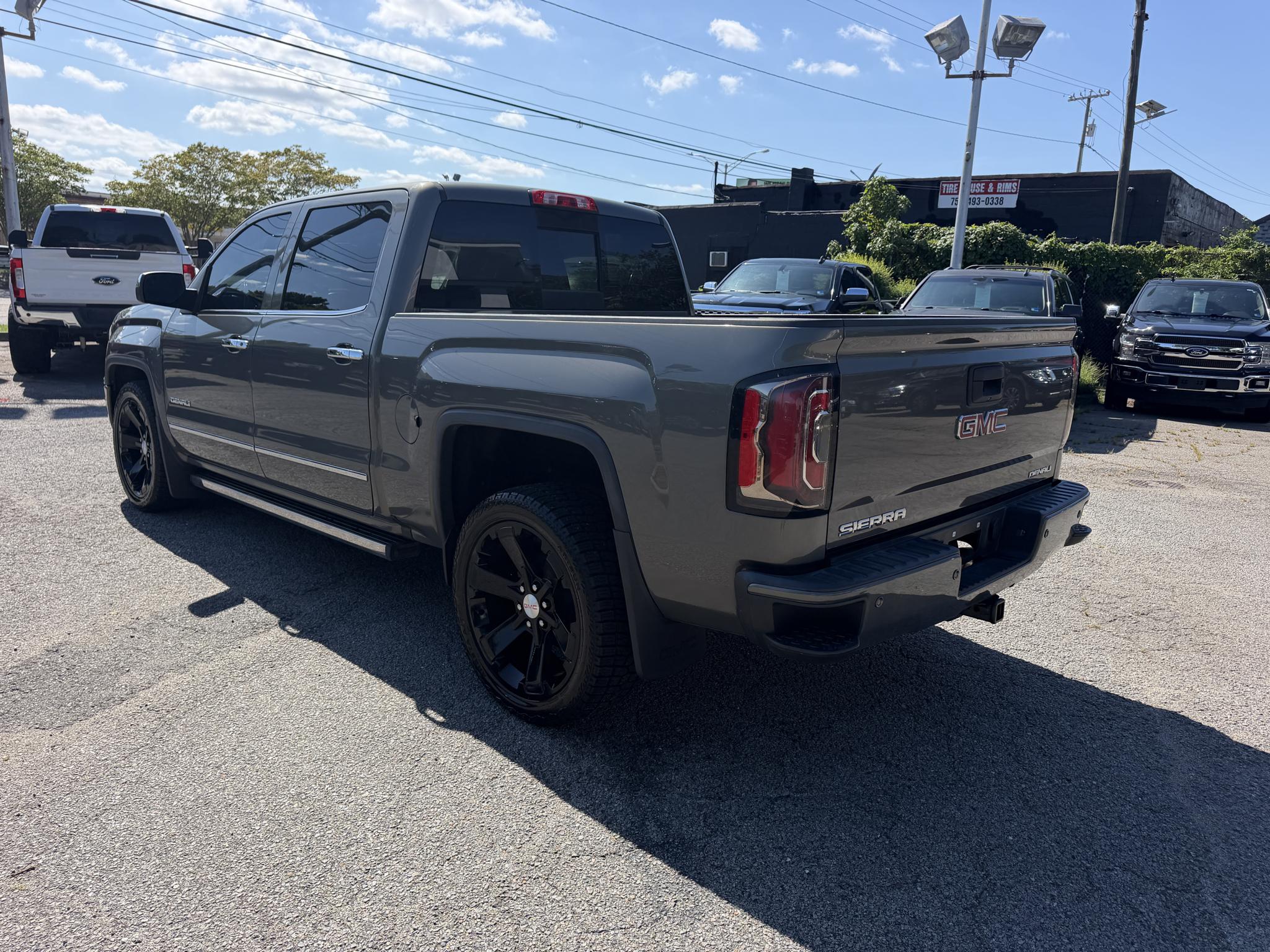 GMC Sierra 1500 4WD Crew Cab 143.5" Denali 2017