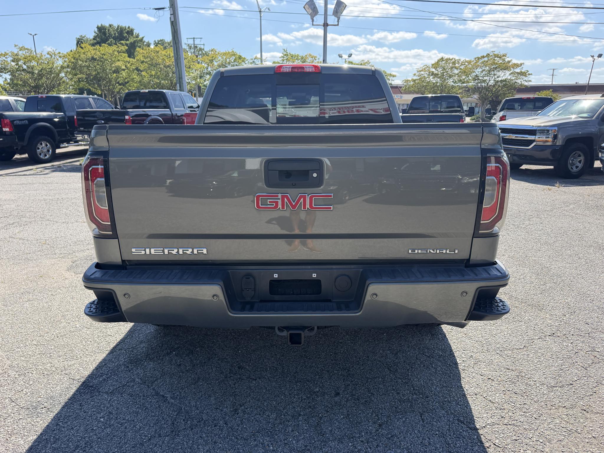 GMC Sierra 1500 4WD Crew Cab 143.5" Denali 2017