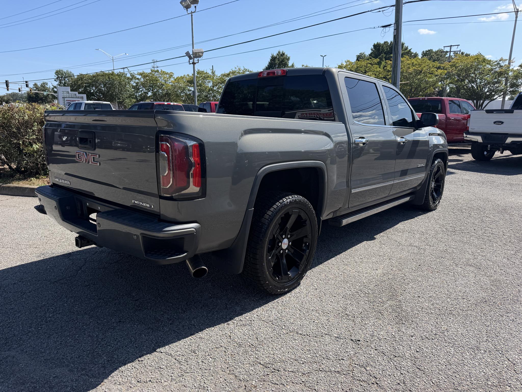 GMC Sierra 1500 4WD Crew Cab 143.5" Denali 2017
