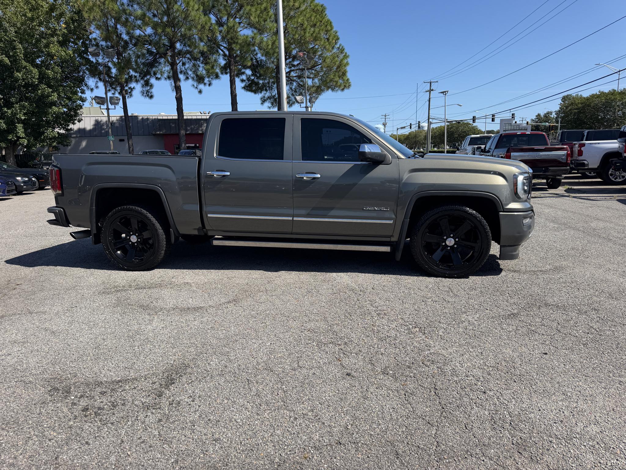 GMC Sierra 1500 4WD Crew Cab 143.5" Denali 2017