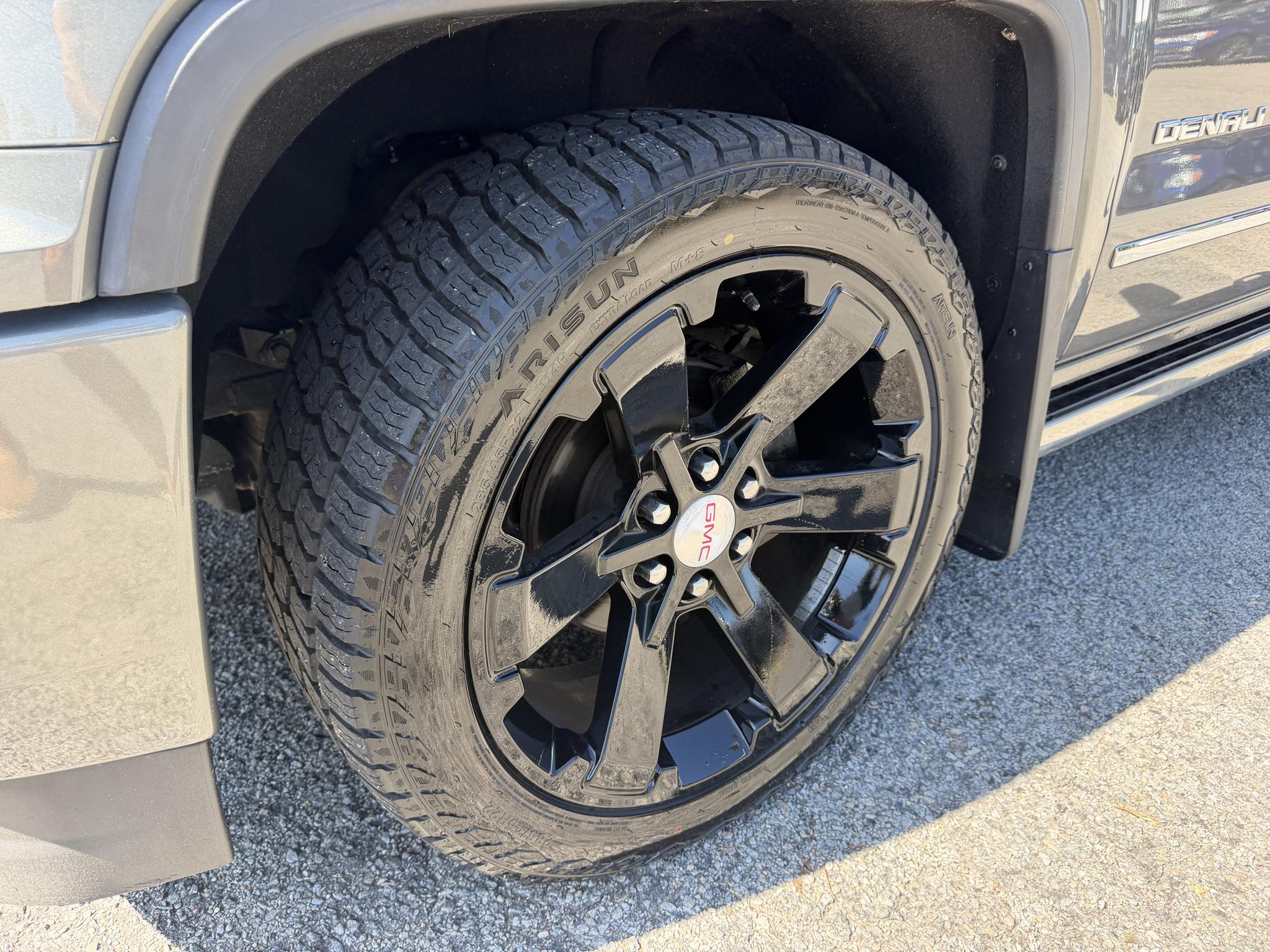 GMC Sierra 1500 4WD Crew Cab 143.5" Denali 2017
