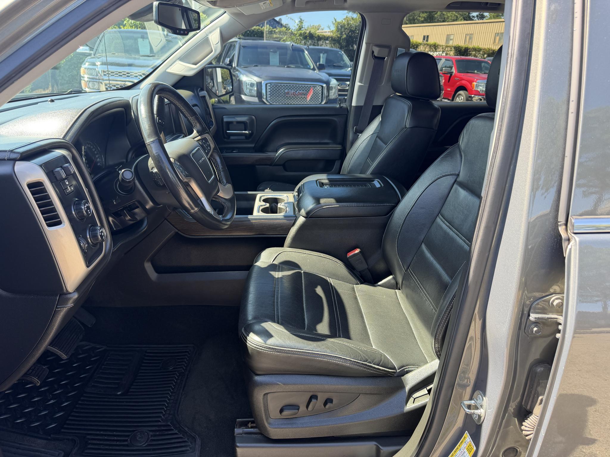 GMC Sierra 1500 4WD Crew Cab 143.5" Denali 2017