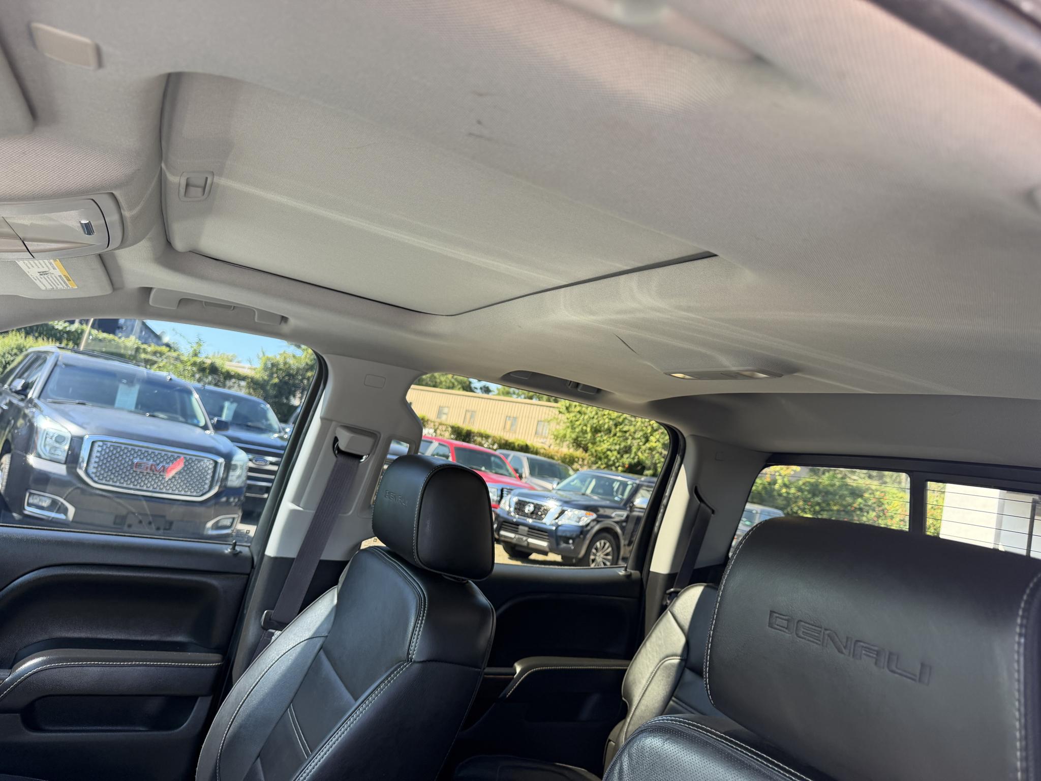 GMC Sierra 1500 4WD Crew Cab 143.5" Denali 2017