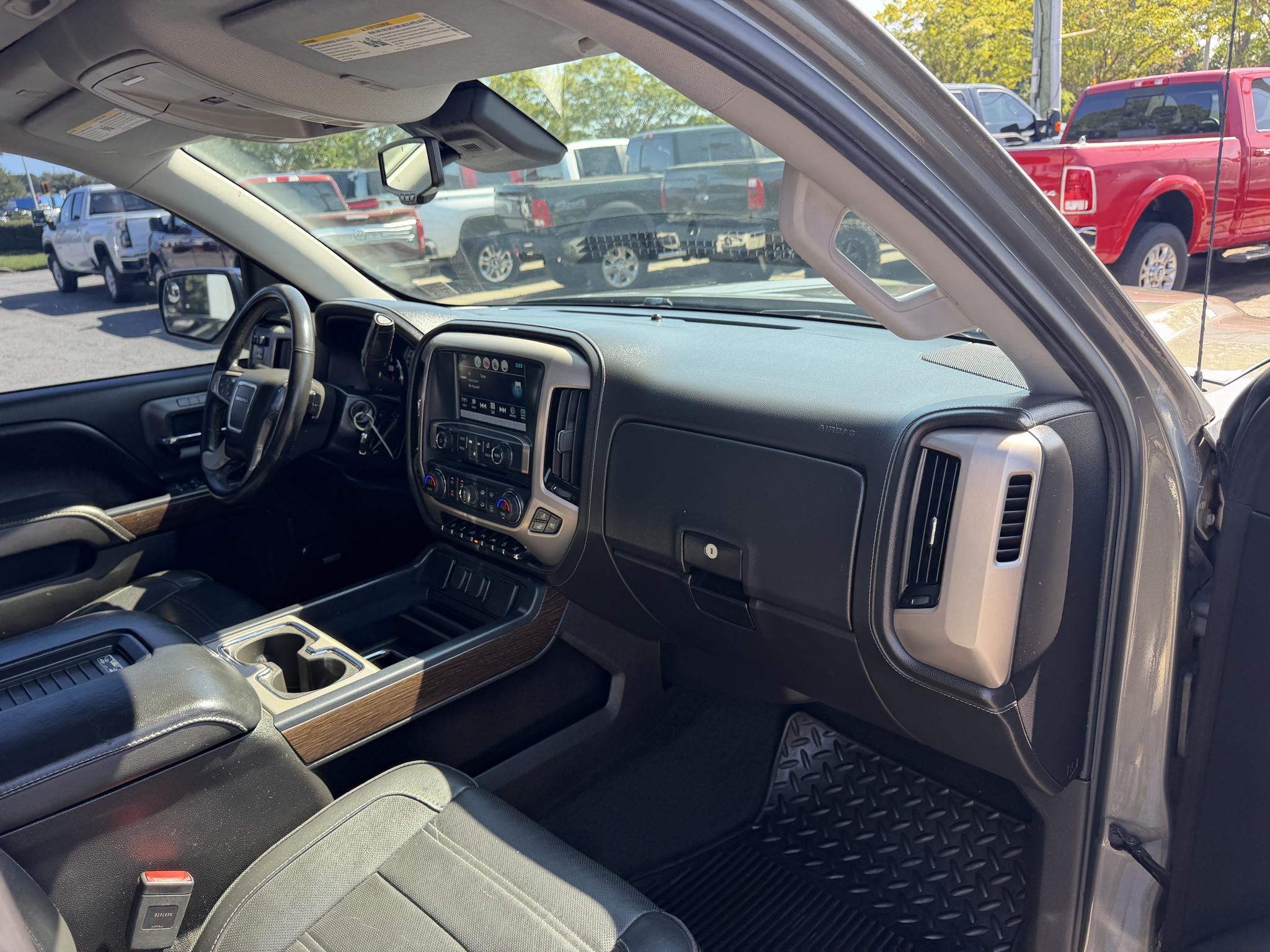 GMC Sierra 1500 4WD Crew Cab 143.5" Denali 2017