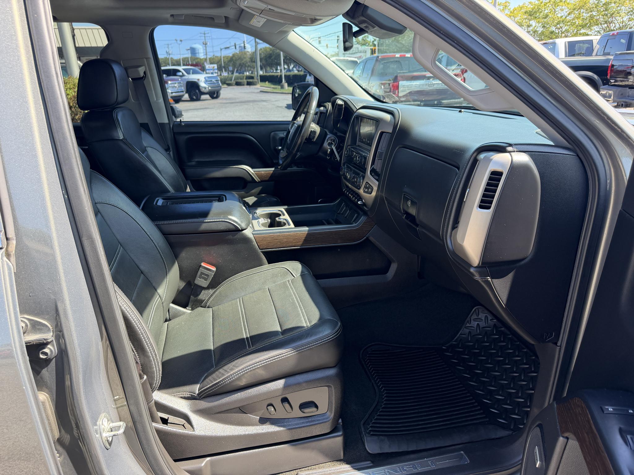 GMC Sierra 1500 4WD Crew Cab 143.5" Denali 2017