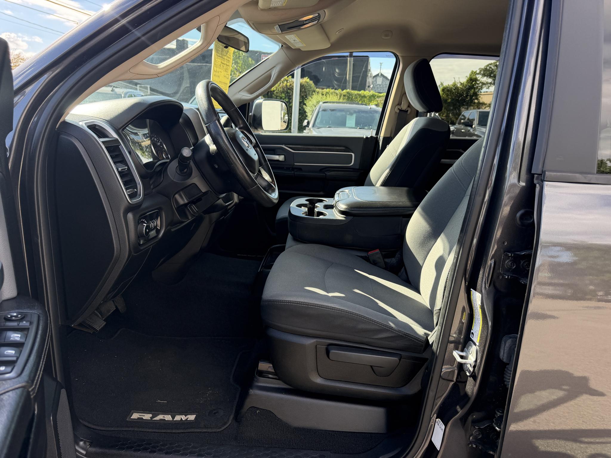 RAM 2500 Big Horn 4x4 Crew Cab 8' Box 2019