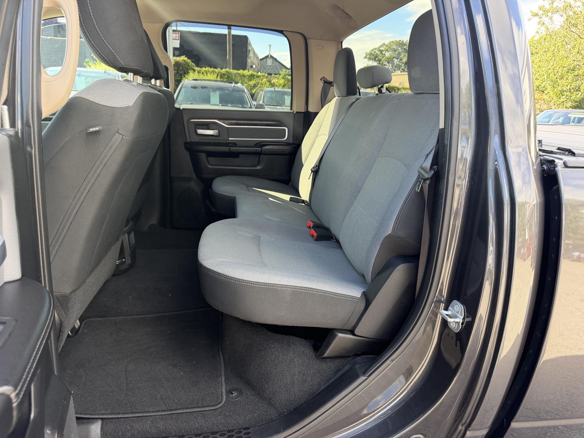 RAM 2500 Big Horn 4x4 Crew Cab 8' Box 2019