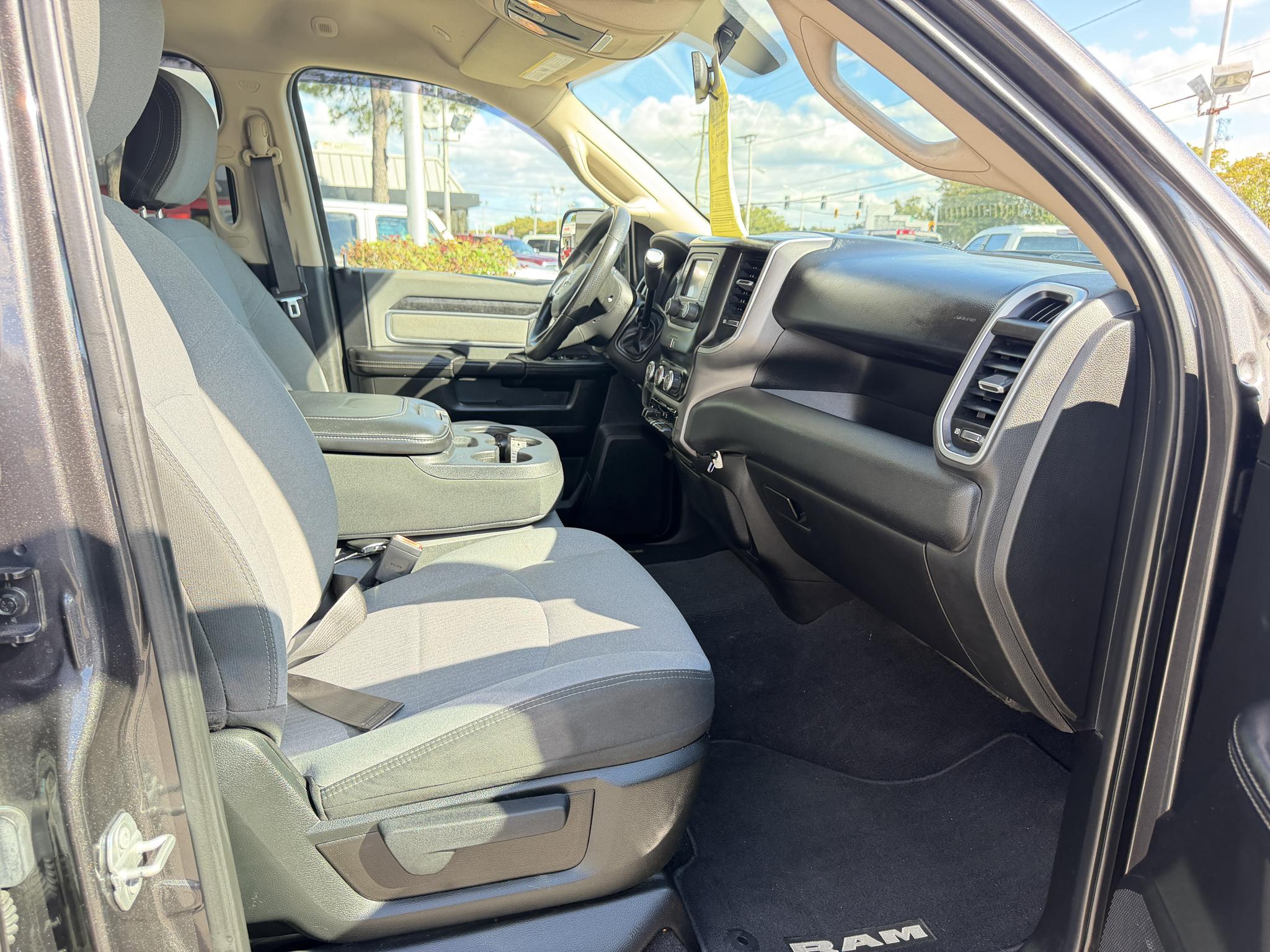 RAM 2500 Big Horn 4x4 Crew Cab 8' Box 2019