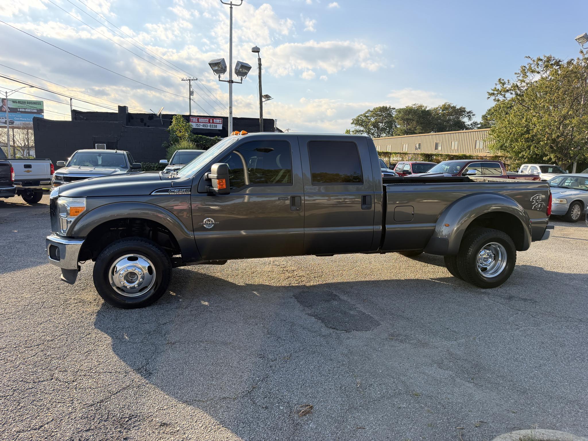 Ford Super Duty F-350 DRW 4WD Crew Cab 172" XLT 2016