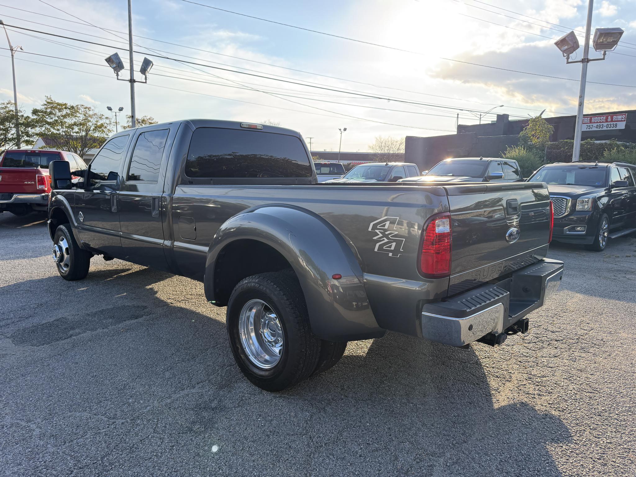 Ford Super Duty F-350 DRW 4WD Crew Cab 172" XLT 2016