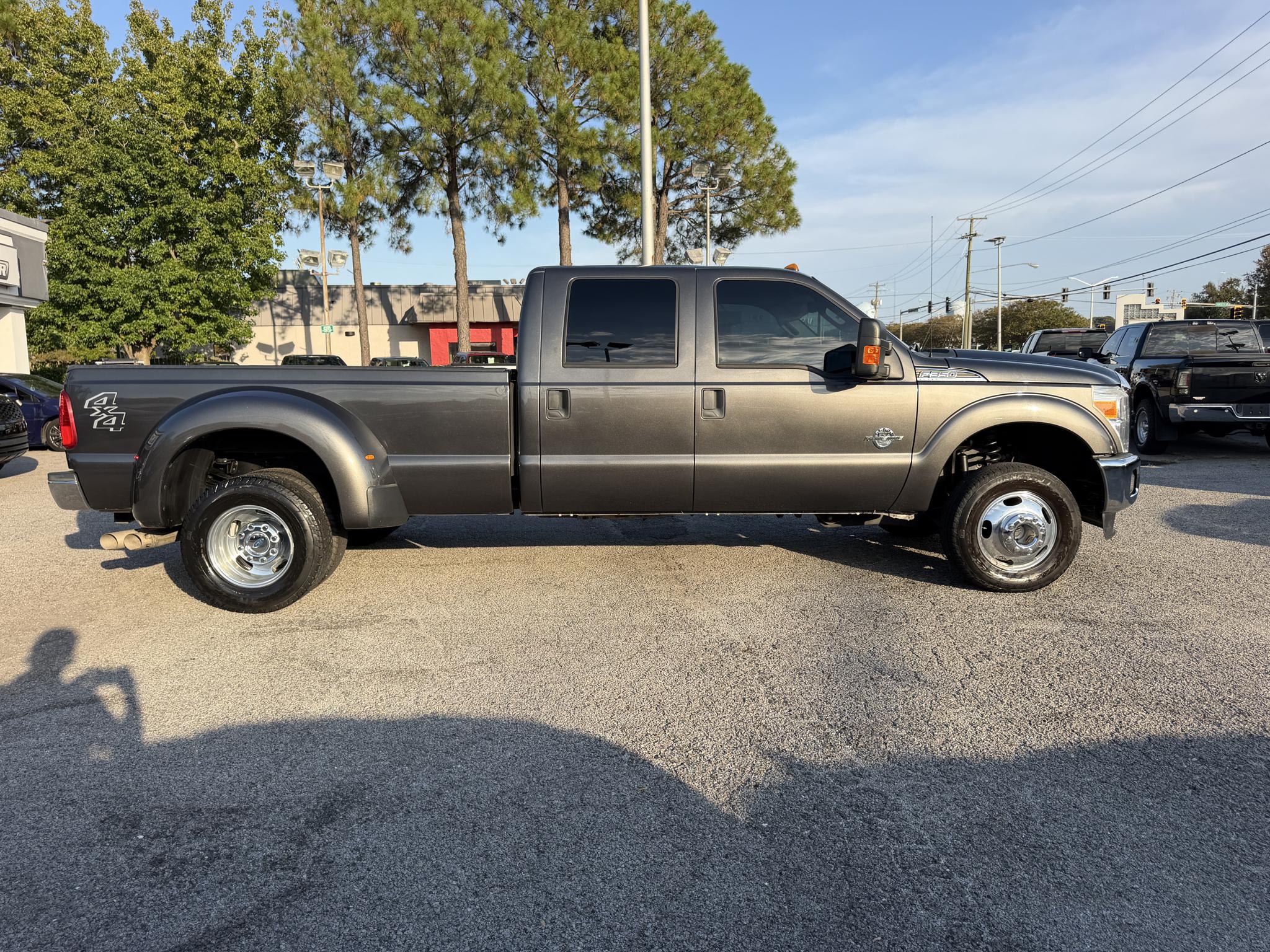 Ford Super Duty F-350 DRW 4WD Crew Cab 172" XLT 2016