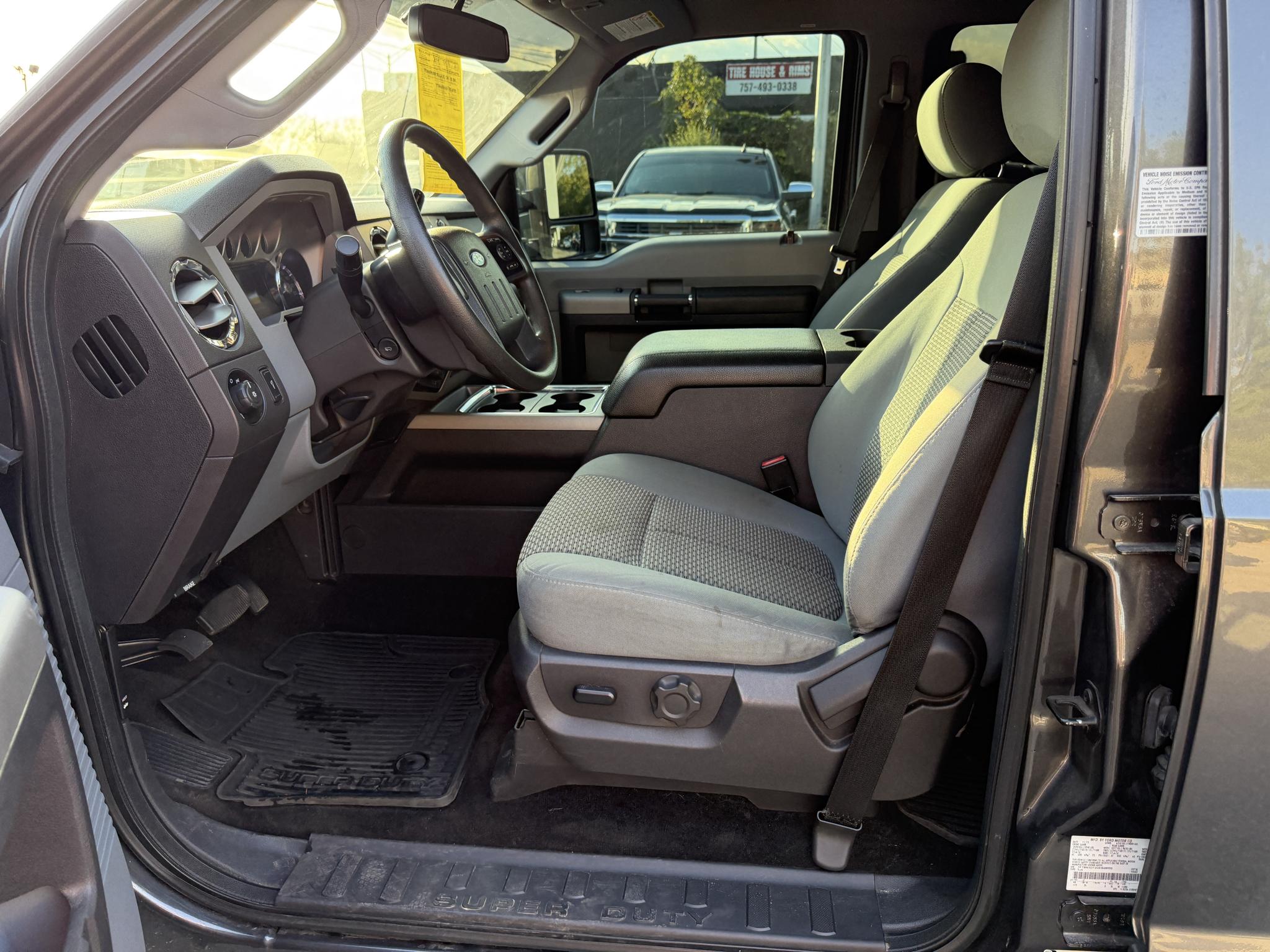 Ford Super Duty F-350 DRW 4WD Crew Cab 172" XLT 2016