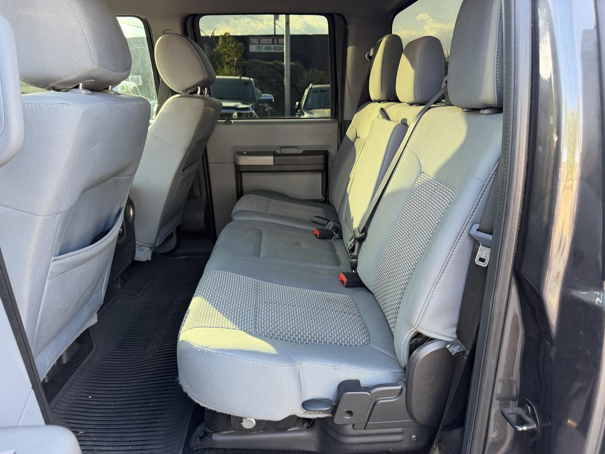 Ford Super Duty F-350 DRW 4WD Crew Cab 172" XLT 2016