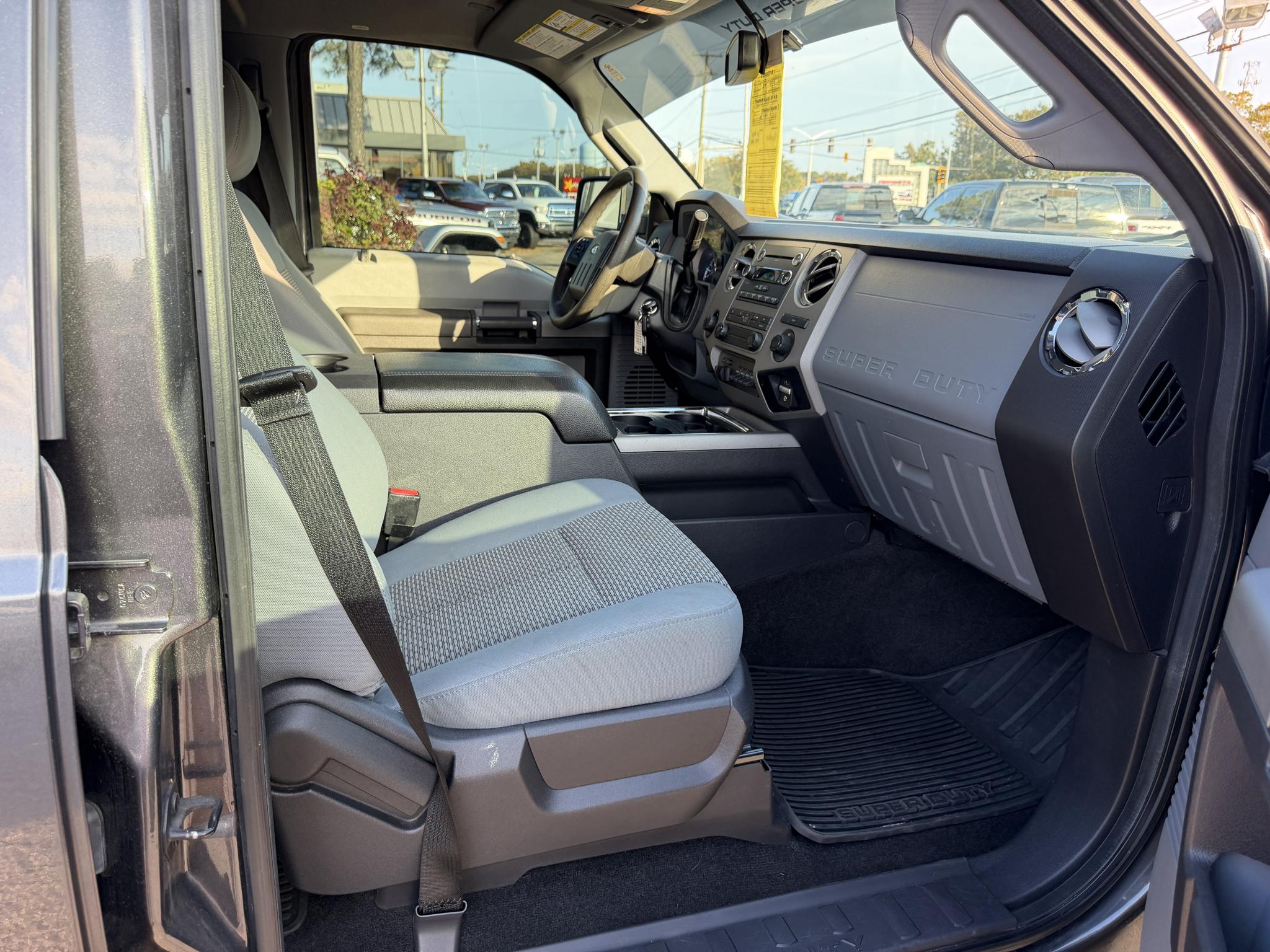 Ford Super Duty F-350 DRW 4WD Crew Cab 172" XLT 2016