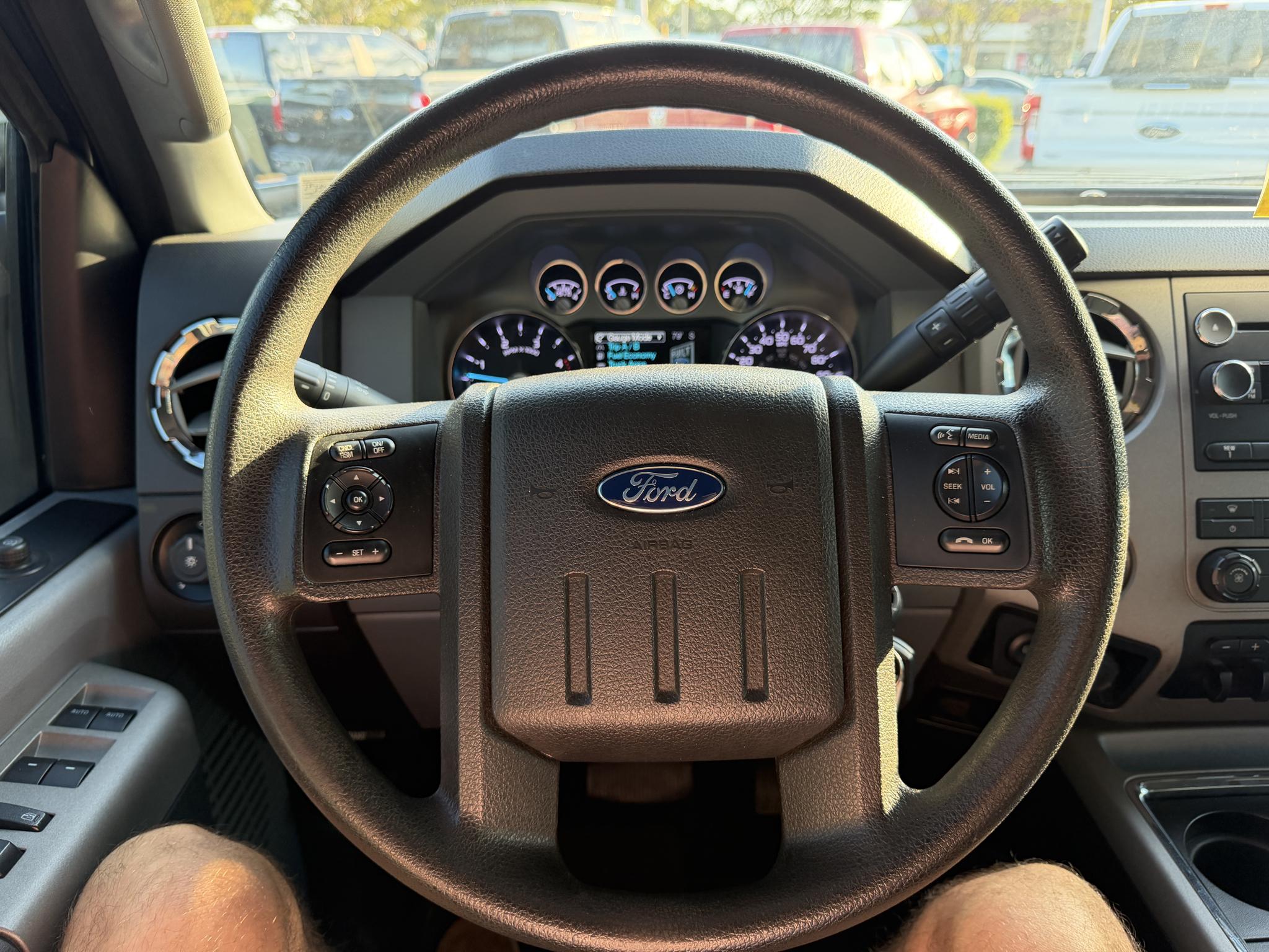 Ford Super Duty F-350 DRW 4WD Crew Cab 172" XLT 2016