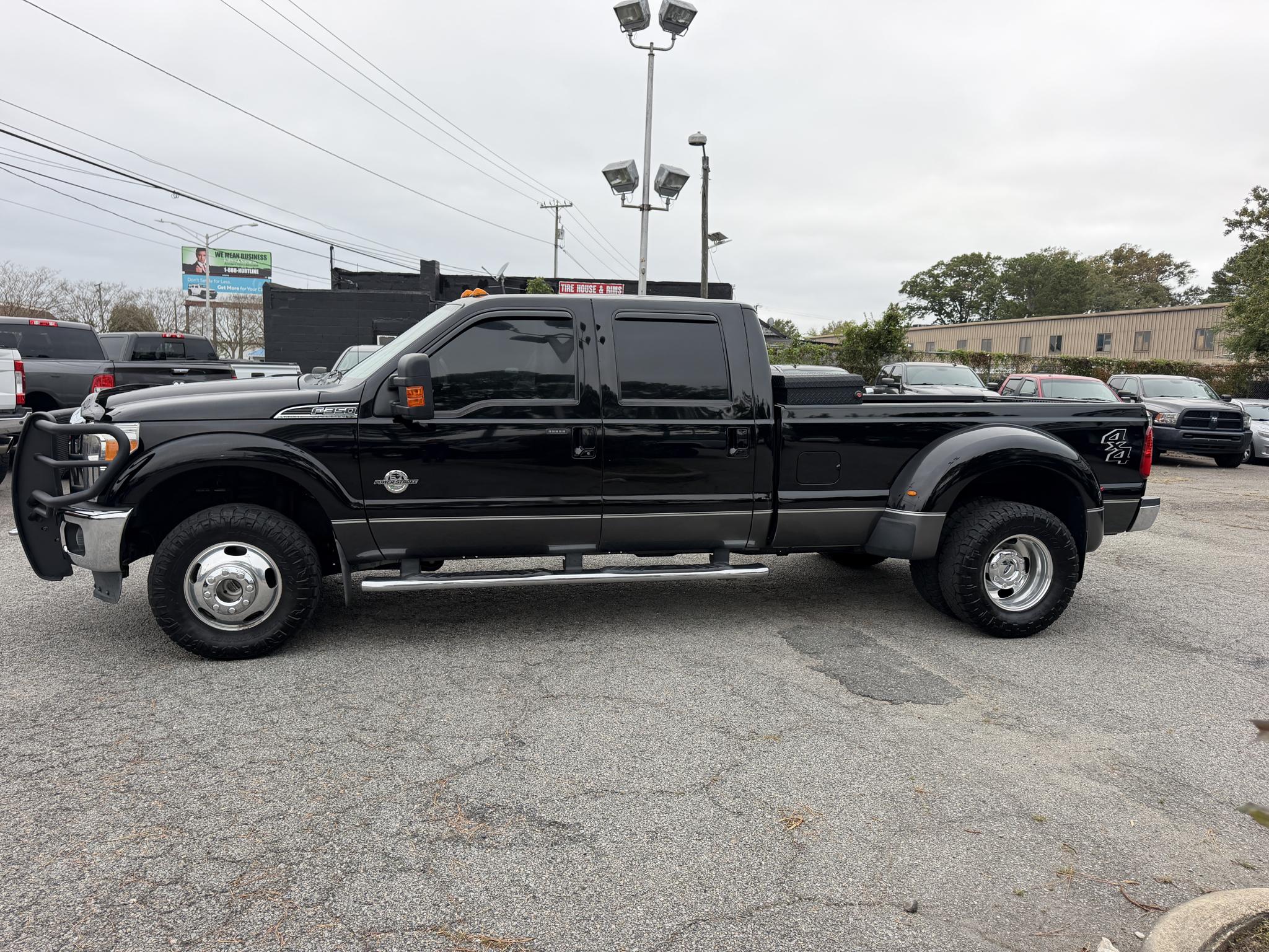 Ford Super Duty F-350 DRW 4WD Crew Cab 172" Lariat 2016