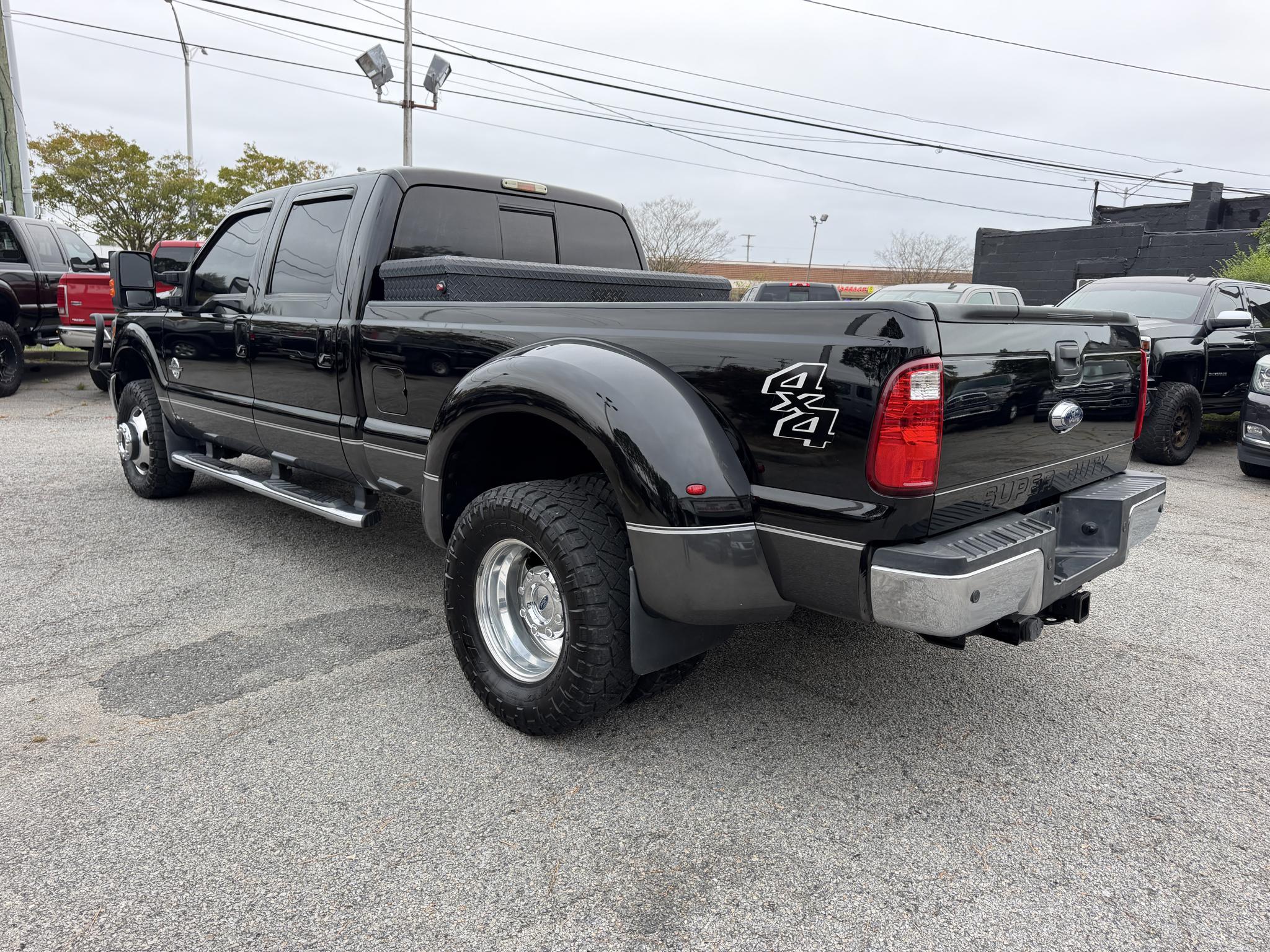 Ford Super Duty F-350 DRW 4WD Crew Cab 172" Lariat 2016