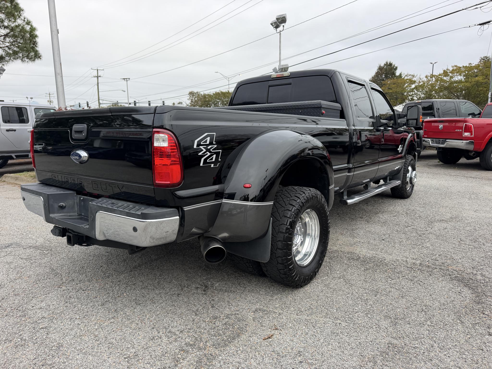 Ford Super Duty F-350 DRW 4WD Crew Cab 172" Lariat 2016