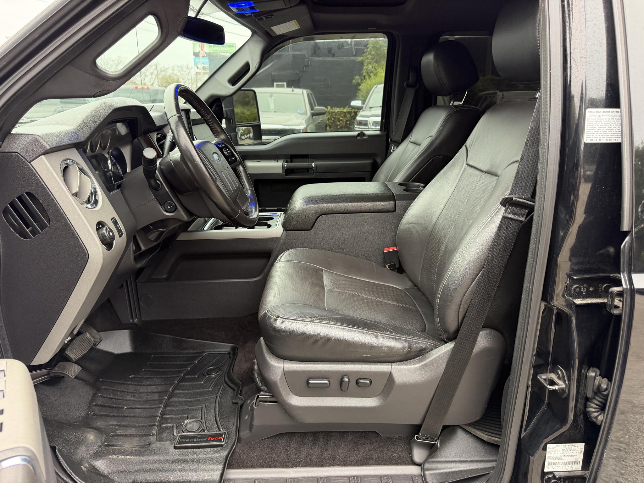 Ford Super Duty F-350 DRW 4WD Crew Cab 172" Lariat 2016