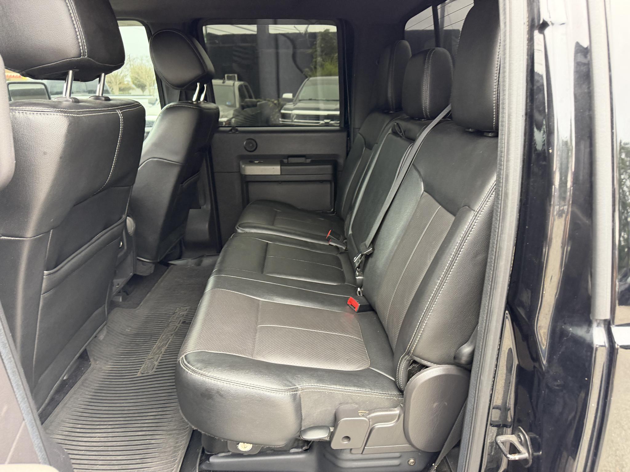 Ford Super Duty F-350 DRW 4WD Crew Cab 172" Lariat 2016