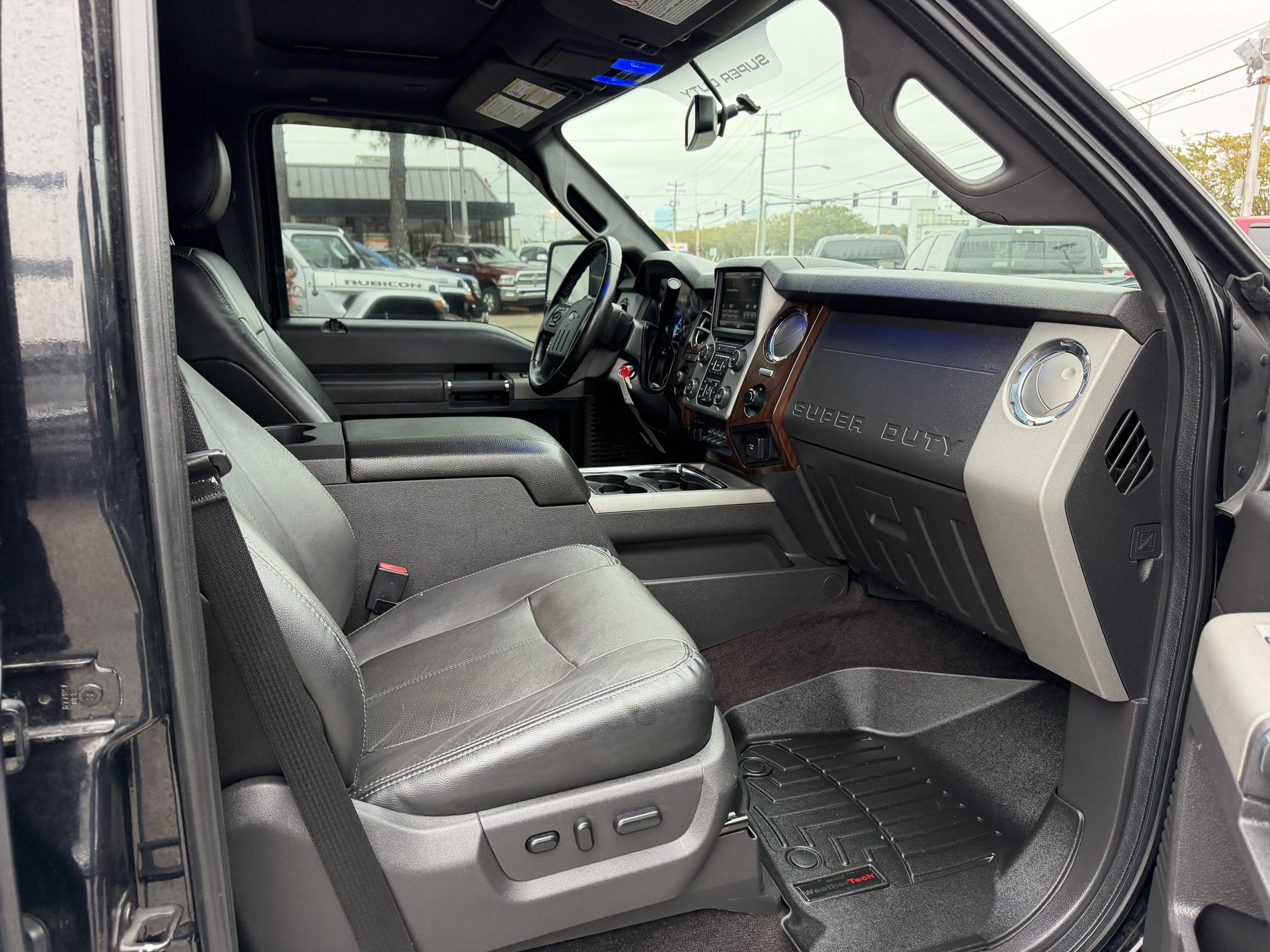 Ford Super Duty F-350 DRW 4WD Crew Cab 172" Lariat 2016