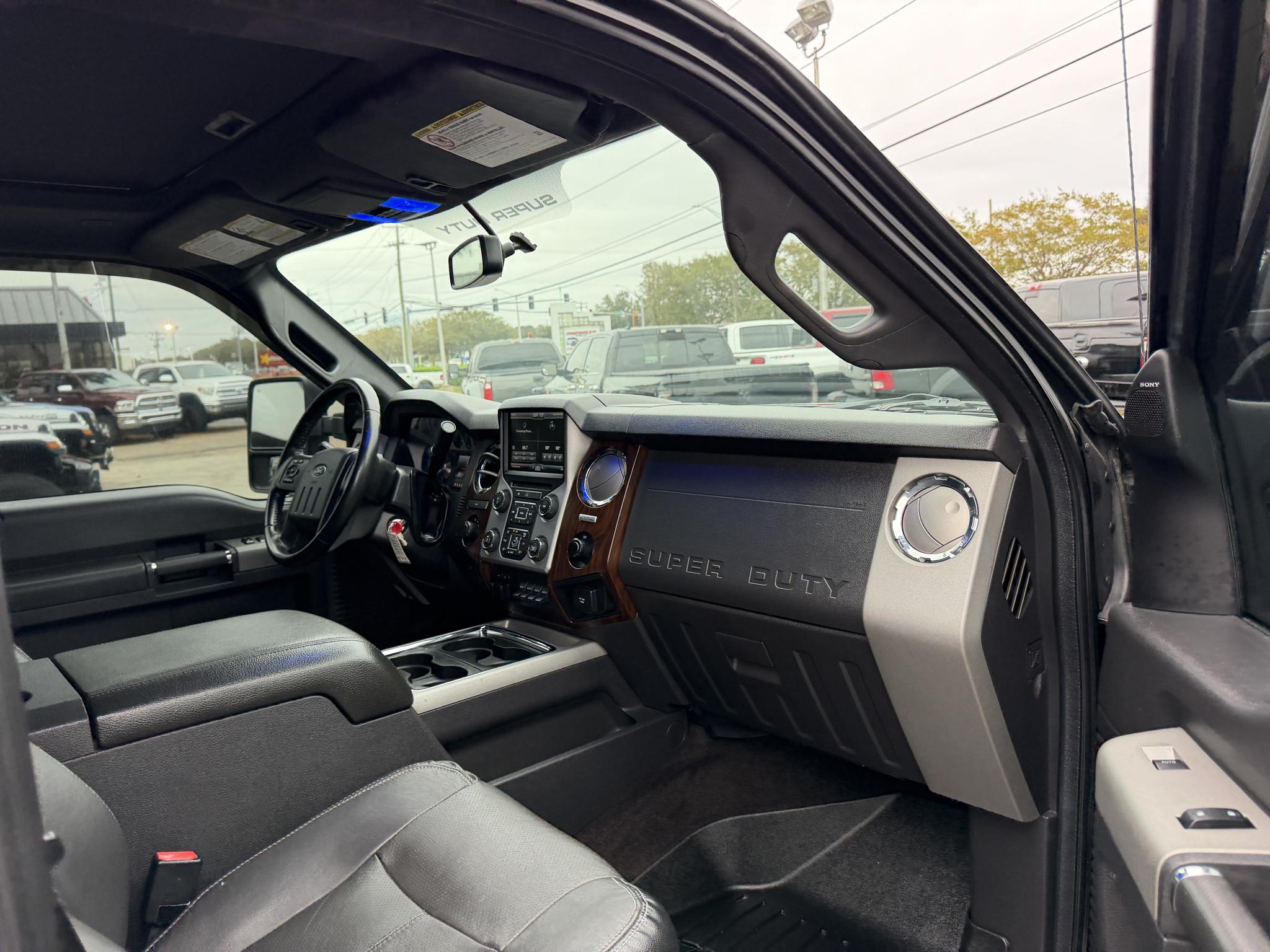 Ford Super Duty F-350 DRW 4WD Crew Cab 172" Lariat 2016