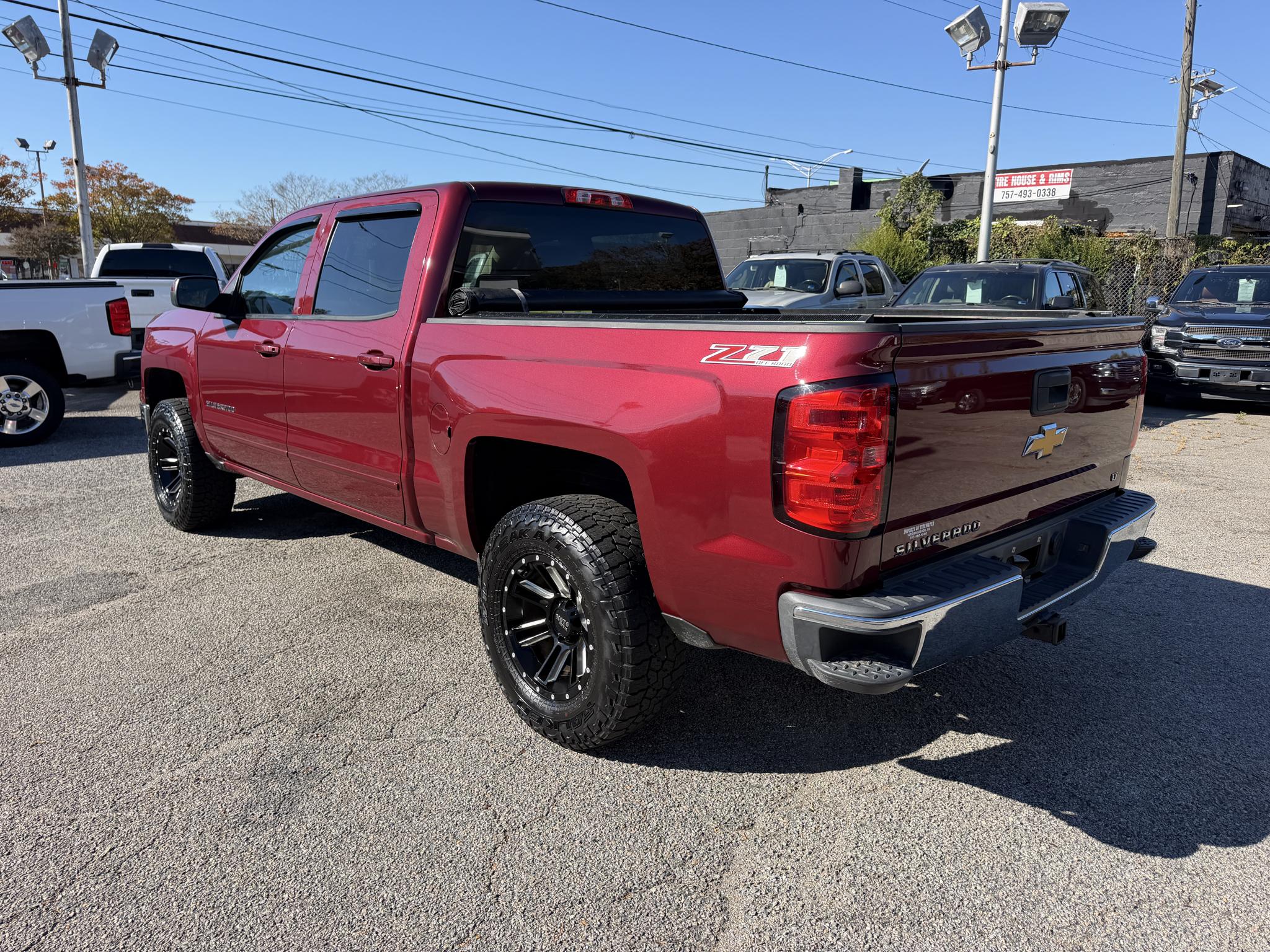 Chevrolet Silverado 1500 4WD Crew Cab 143.5" LT w/2LT 2015