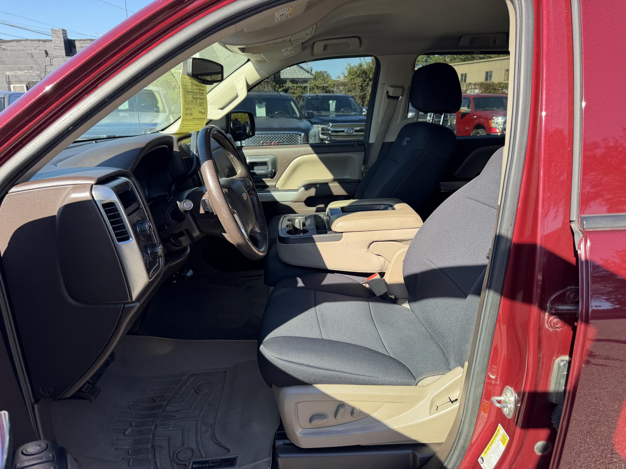 Chevrolet Silverado 1500 4WD Crew Cab 143.5" LT w/2LT 2015