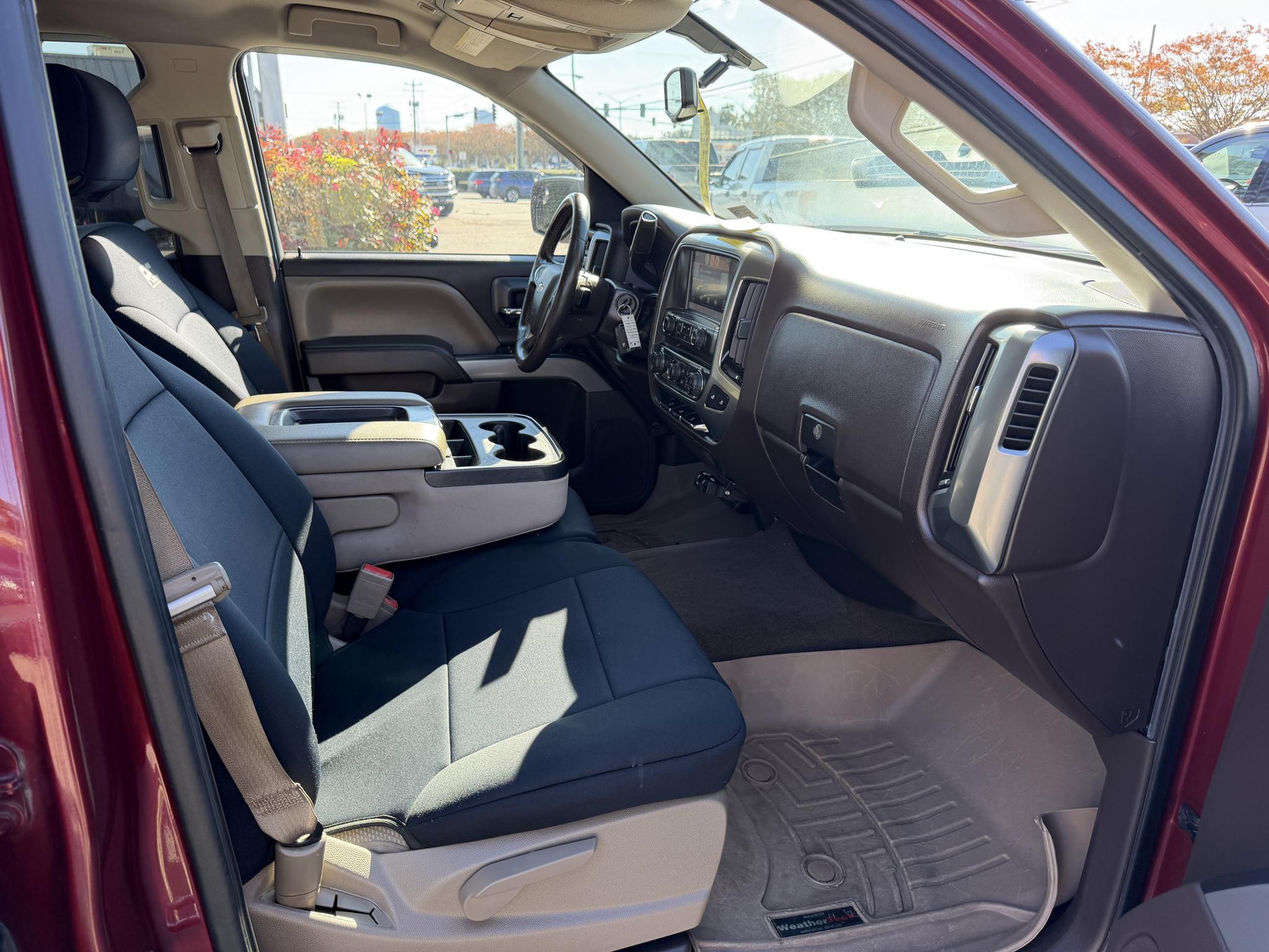 Chevrolet Silverado 1500 4WD Crew Cab 143.5" LT w/2LT 2015