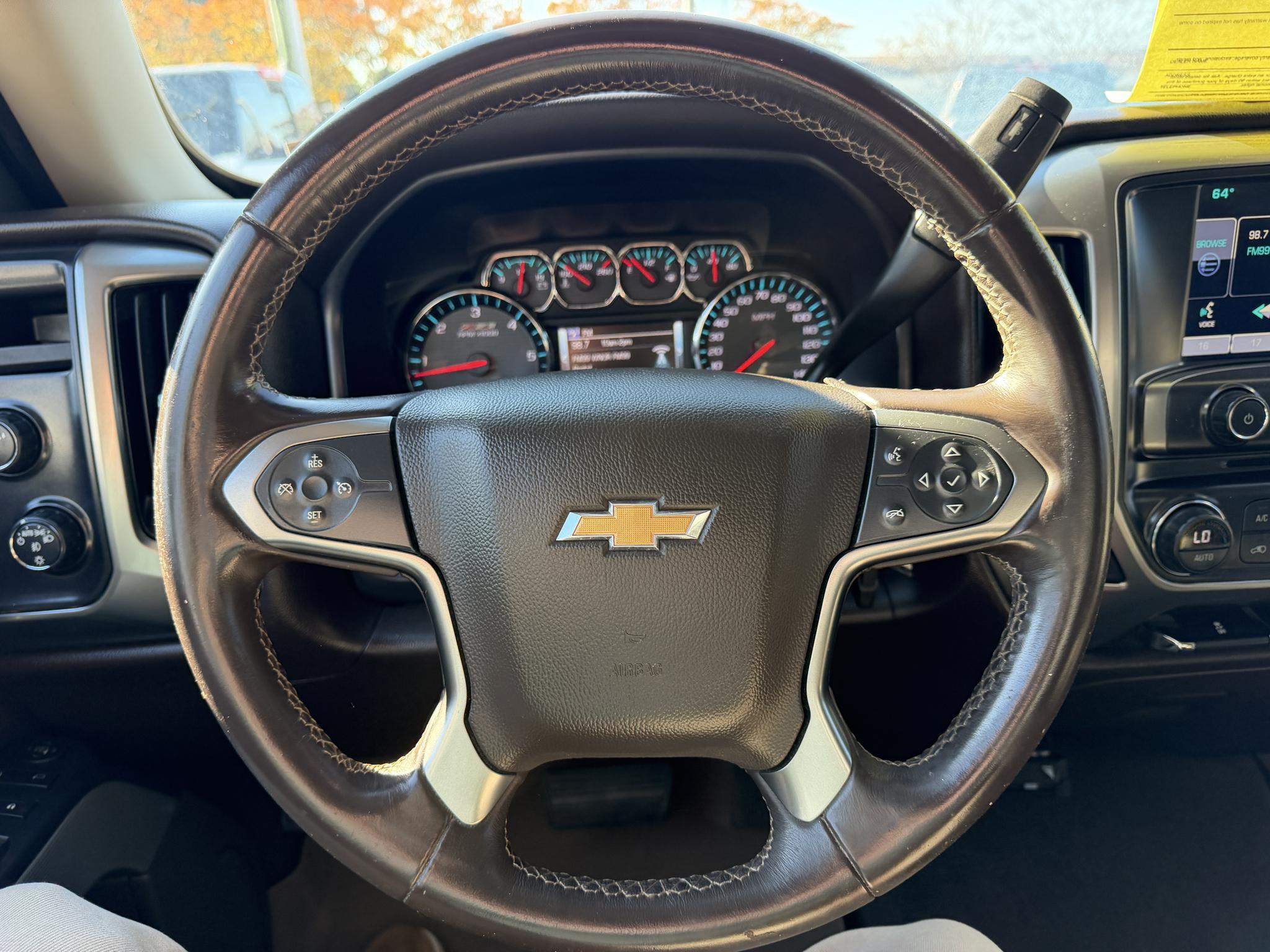 Chevrolet Silverado 1500 4WD Crew Cab 143.5" LT w/2LT 2015
