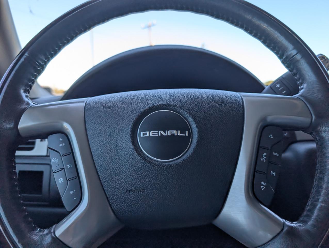 GMC Yukon Denali 2013