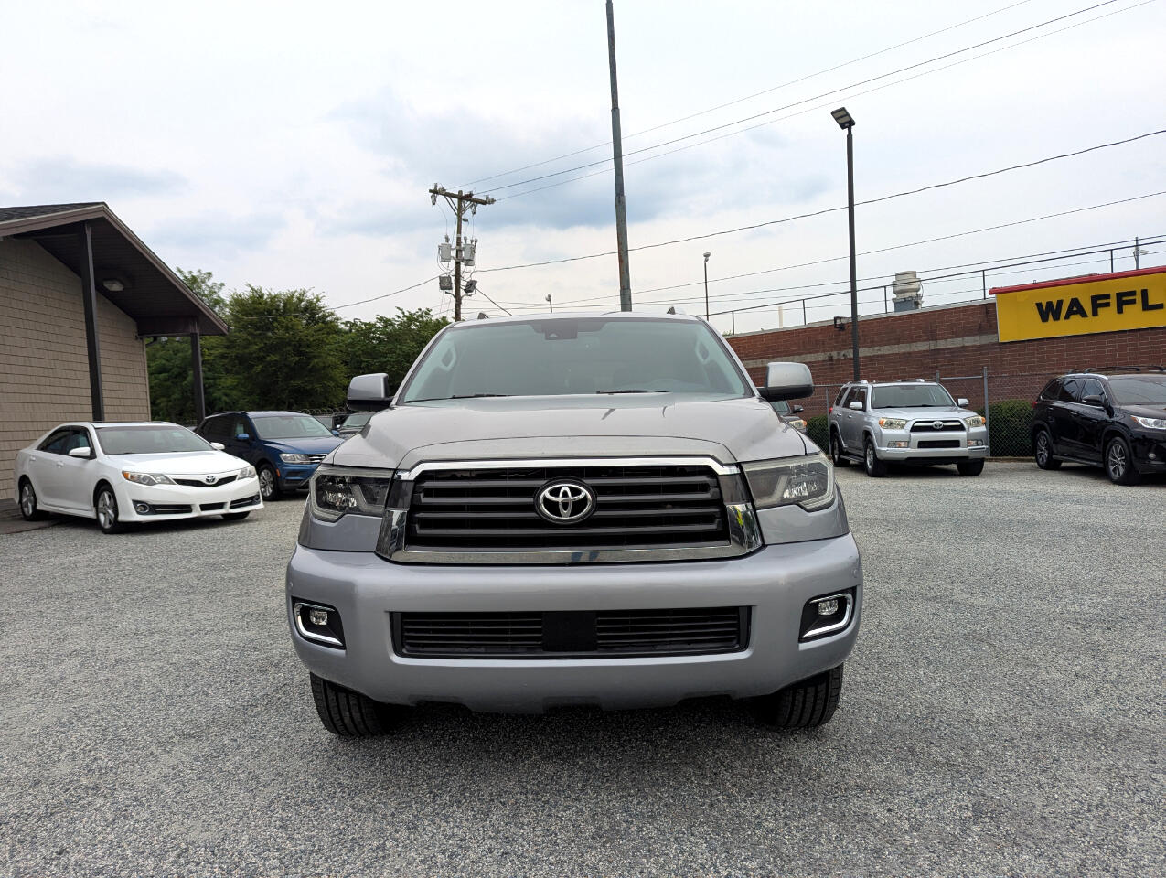 2019 Toyota Sequoia SR5 photo 2