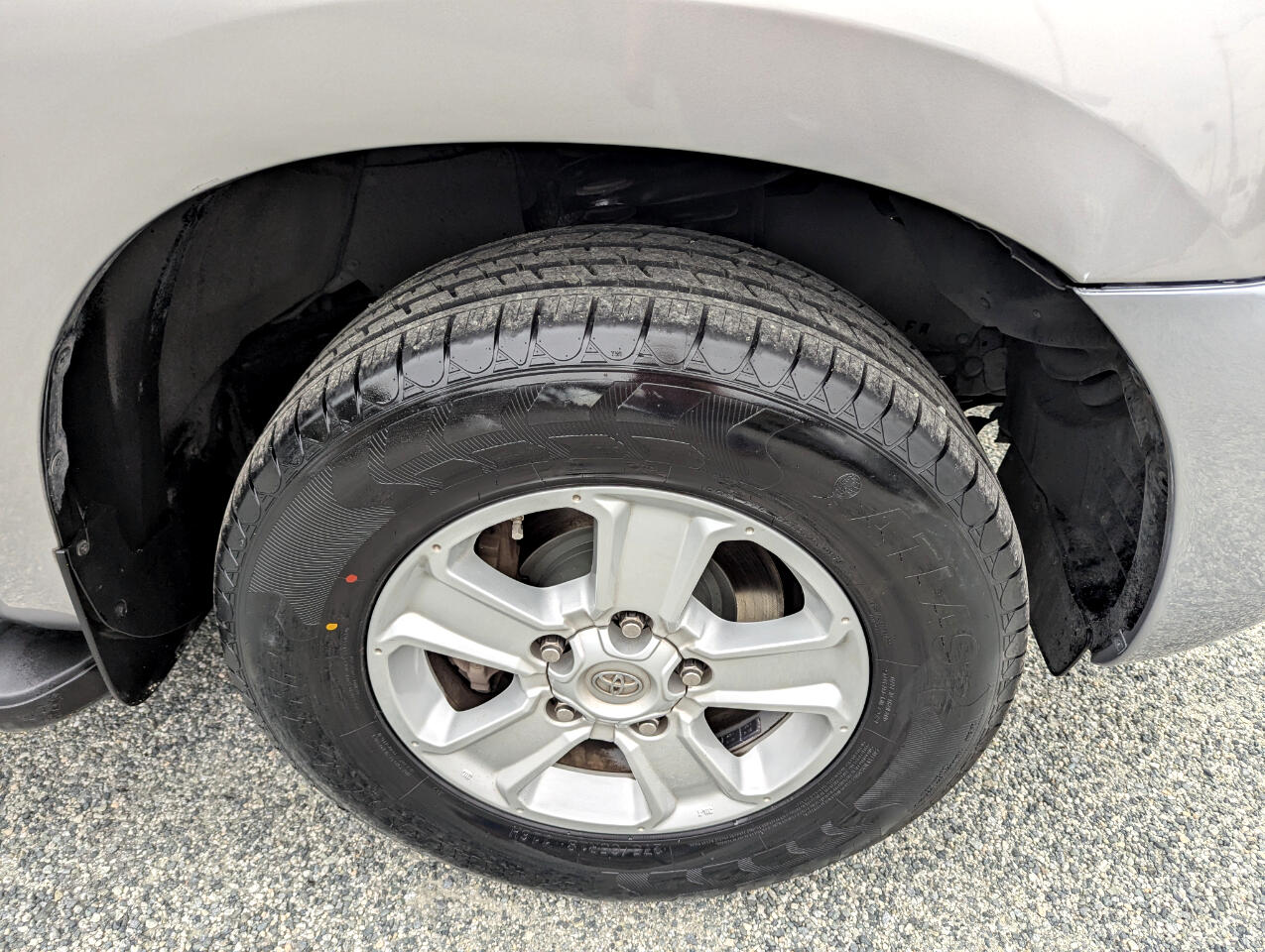 2019 Toyota Sequoia SR5 photo 4
